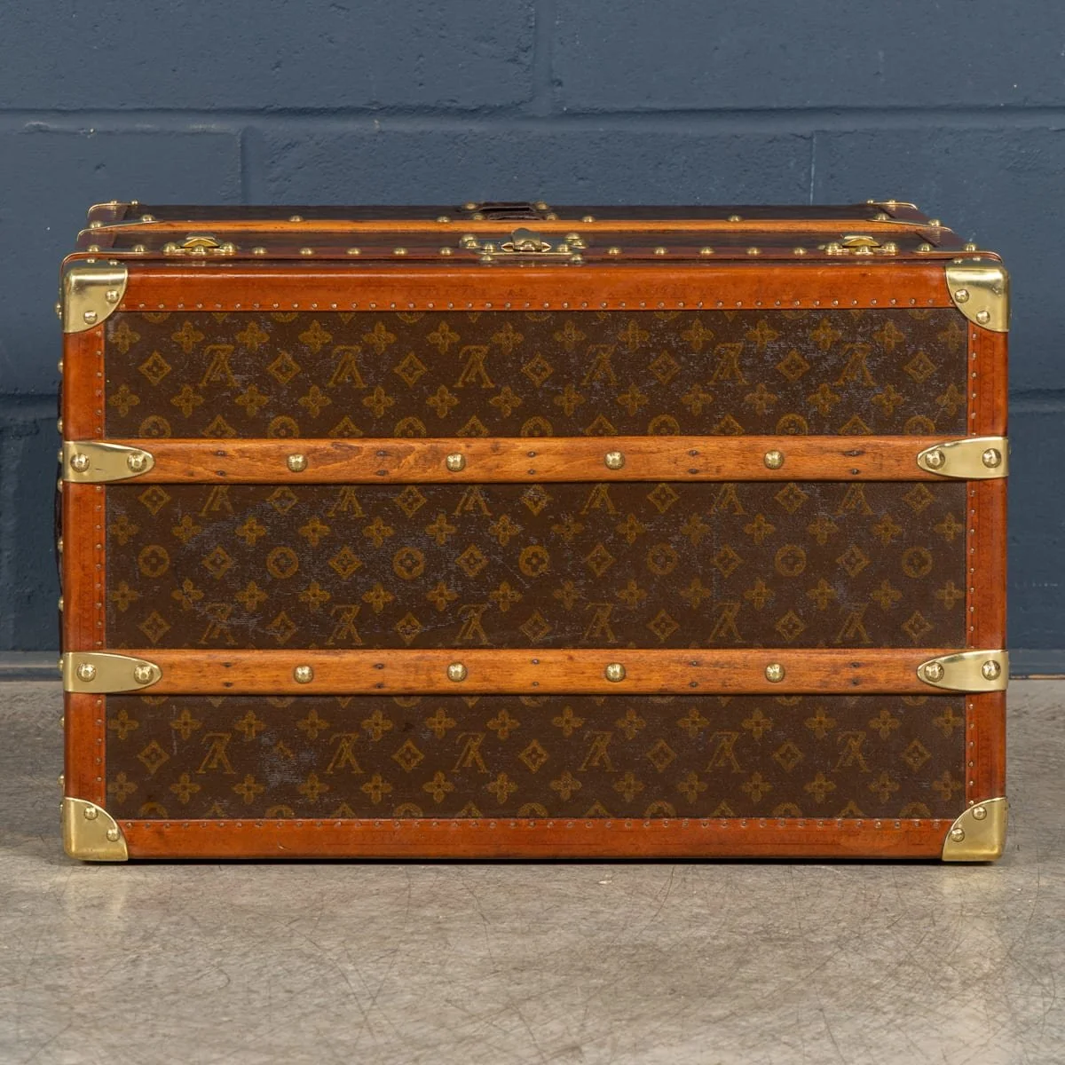 PUSHKINS.COM - B12252w - ANTIQUE 20thC LOUIS VUITTON SHOE TRUNK IN MONOGRAM CANVAS, FRANCE c.1920 - 10.jpg