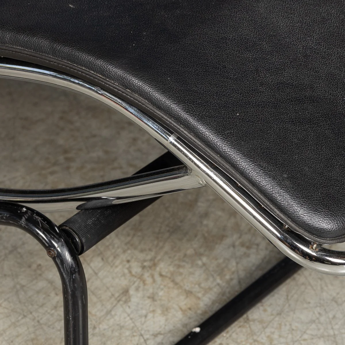 PUSHKINS.COM - B11416 - 20thC ITALIAN BLACK LEATHER CHAISE LOUNGE AFTER LE CORBUSIER c.1980 - 32.jpg