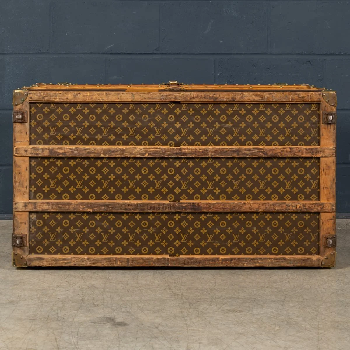 PUSHKINS.COM - B12347 - ANTIQUE 20thC LOUIS VUITTON STEAMER TRUNK IN MONOGRAM CANVAS, FRANCE c.1920 - 09.jpg