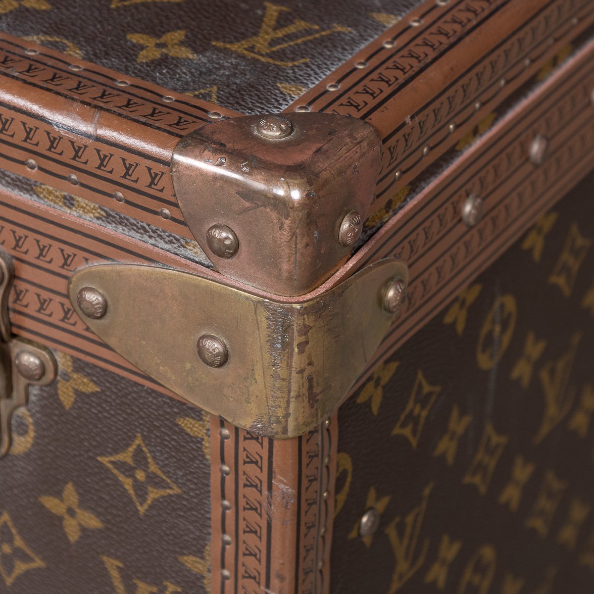 PUSHKINS.COM - B11399 - 20thC LOUIS VUITTON SUITCASE IN MONOGRAM CANVAS, FRANCE - 17.jpg