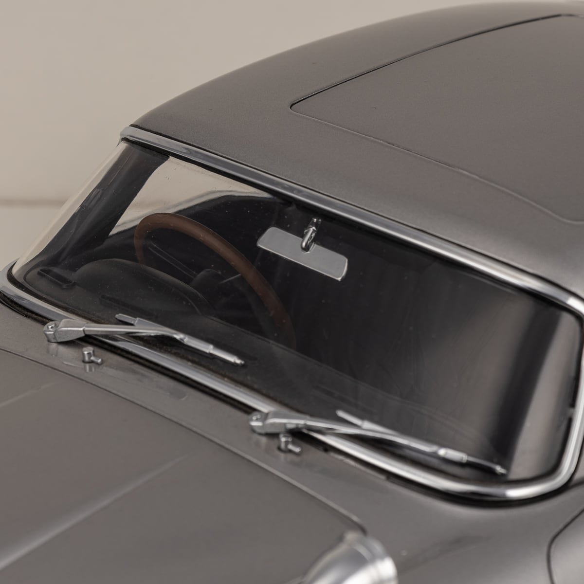 PUSHKIN'S - ASTON MARTIN DB5 1:8 SCALE MODEL %22JAMES BOND GOLDFINGER%22 BY EAGLEMOSS - 18.jpg