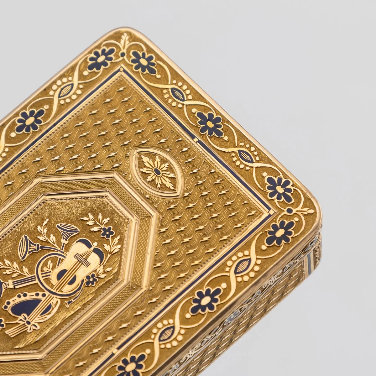 PUSHKINS.COM - A00118 - ANTIQUE 19thC SWISS GOLD & ENAMEL SNUFF BOX BY RÉMOND, LAMY, MERCIER & CO c.1811 - 15.jpg