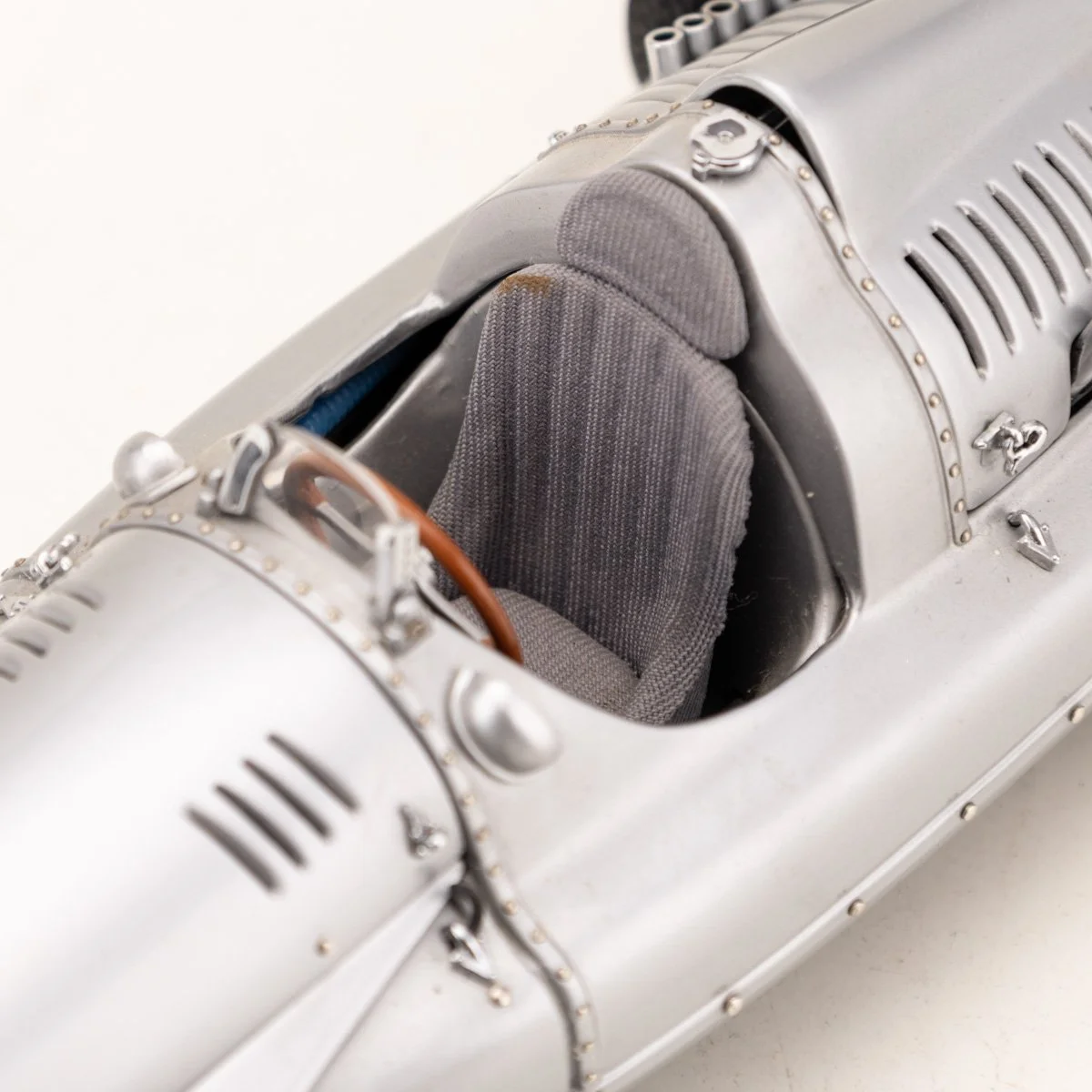 PUSHKINS.COM - Z12464 - VINTAGE 20thC CMC 1:18 SCALE AUTO UNION TYPE D RACING CAR c.1938 - 15.jpg