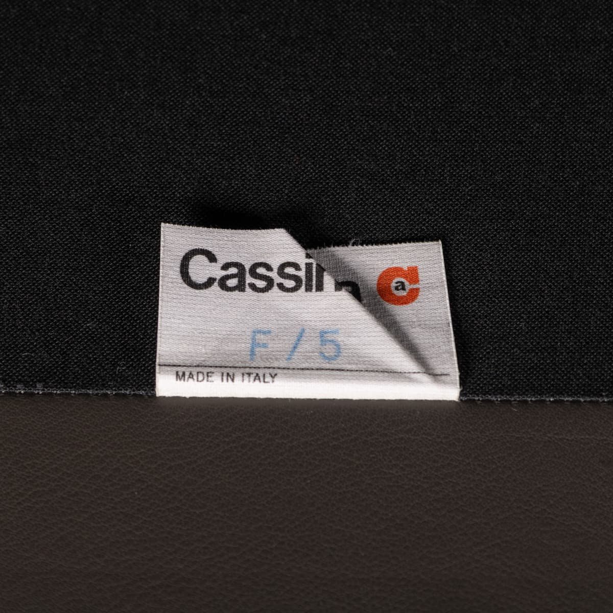 PUSHKINS.COM - B12376 - 20thC ITALIAN MARALUNGA LOUNGE SUITE BY VICO MAGISTRETTI FOR CASSINA c.1980 - 35.jpg