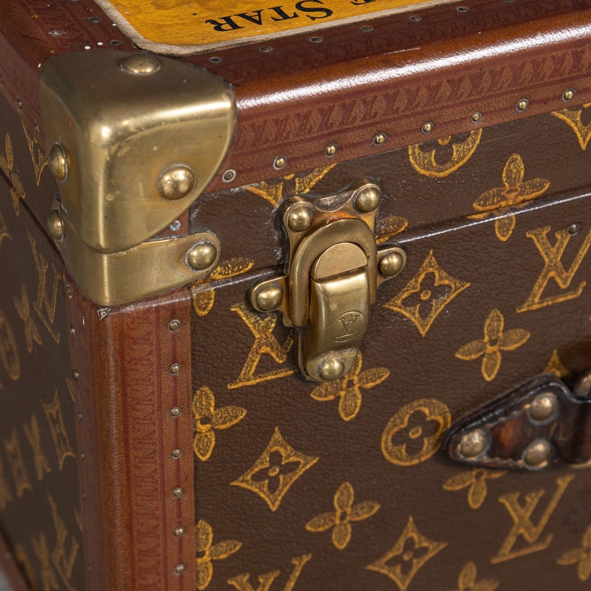 PUSHKINS.COM - B11235d - 20thC LOUIS VUITTON HAT CASE IN MONOGRAM CANVAS, CONVERTED INTO A HUMIDOR c.1950 - 20.jpg