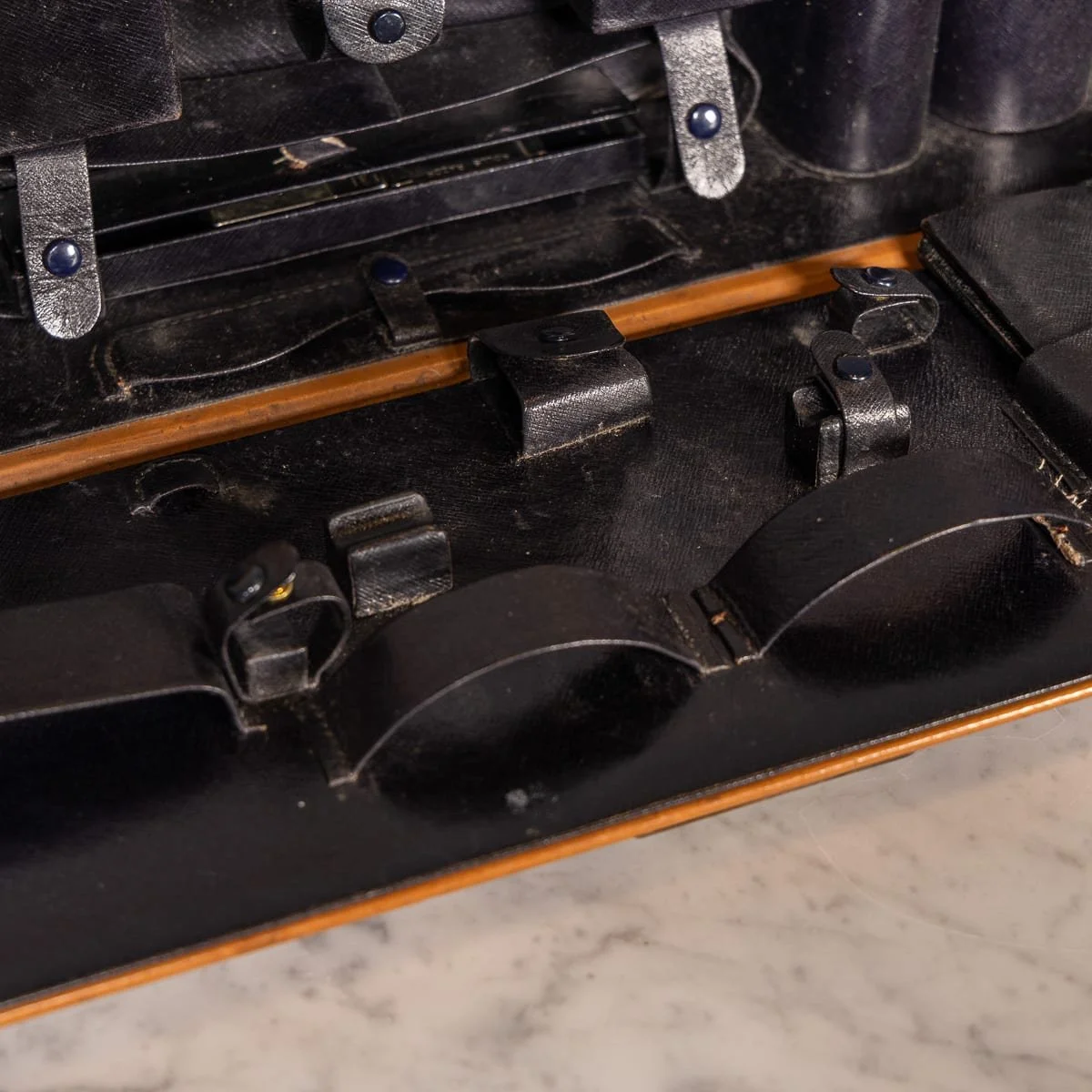 PUSHKINS.COM - D11874 - 20thC LOUIS VUITTON DRESSING CASE IN COW HIDE LEATHER, FRANCE - 29.jpg