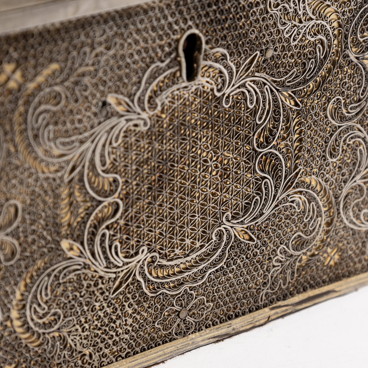 PUSHKINS.COM - J11070 - ANTIQUE 17thC INDO-PORTUGUESE SOLID SILVER FILIGREE TEA CHEST, GOA c.1680 - 21.jpg