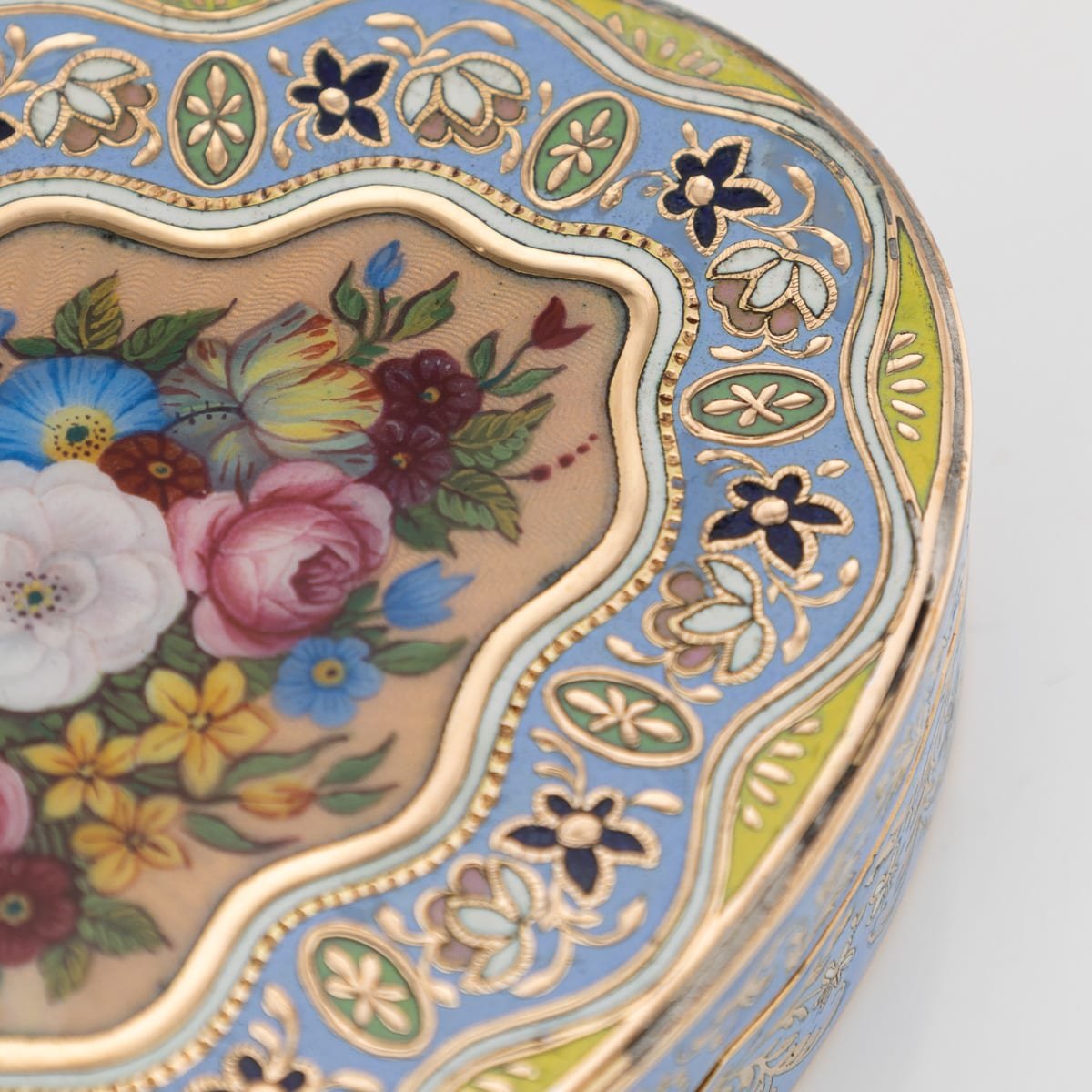 PUSHKINS.COM - A00026 - ANTIQUE 19thC SWISS 18k SOLID GOLD & ENAMEL SNUFF BOX, GENEVA c.1830 - 19.jpg