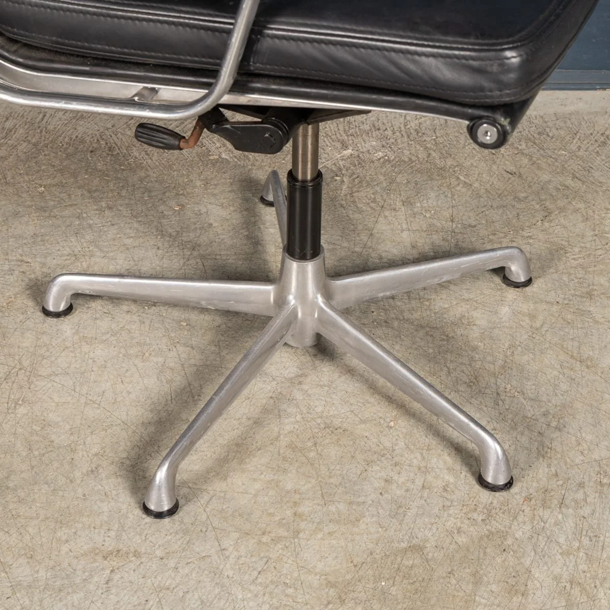 PUSHKINS.COM - B12279d - VINTAGE 20thC EA217 CHAIR IN BLACK LEATHER BY CHARLES & RAY EAMES FOR ICF - 16.jpg
