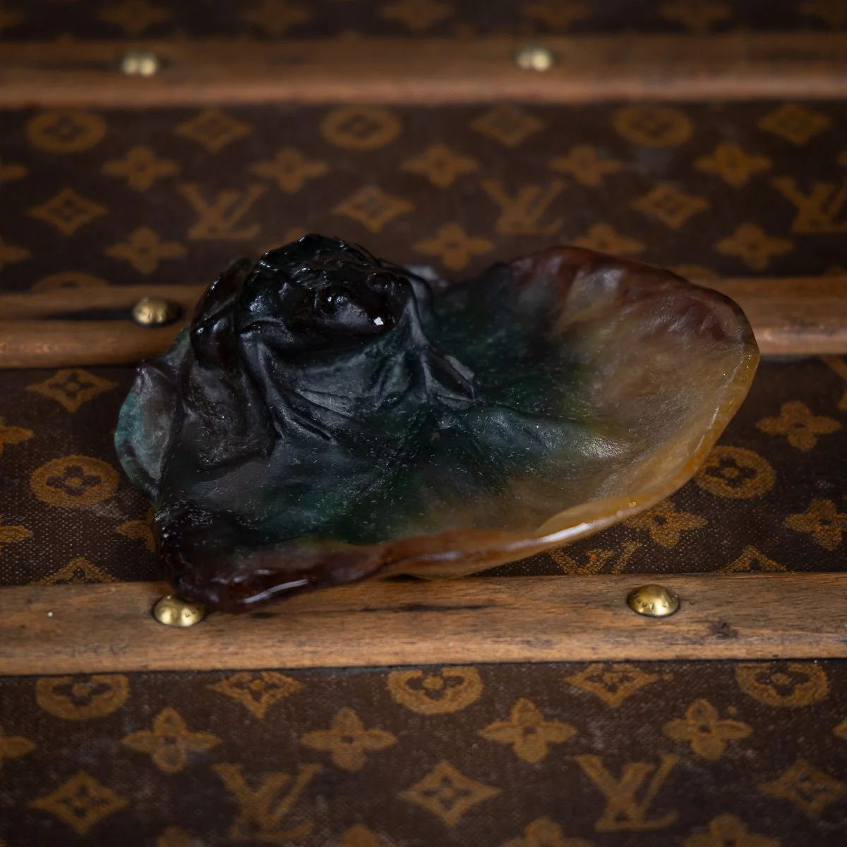 PUSHKINS.COM - C11747 - 20thC FRENCH LA PÂTE DE VERRE LARGE FROG ON LILY PAD BY DAUM - 02.jpg