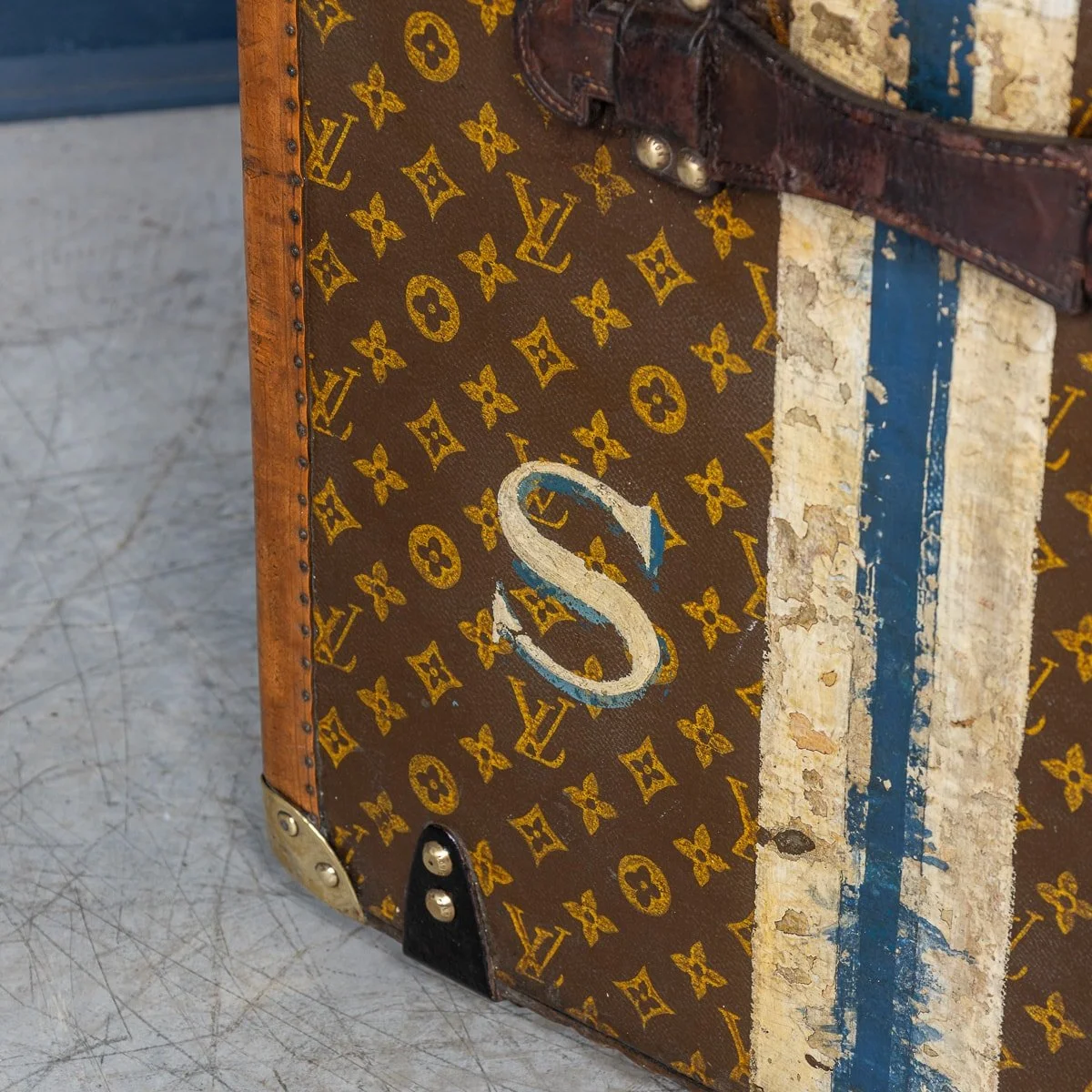 PUSHKIN'S - ANTIQUE 20thC LOUIS VUITTON HAT TRUNK IN MONOGRAM CANVAS, PARIS c.1920 - 32.jpg