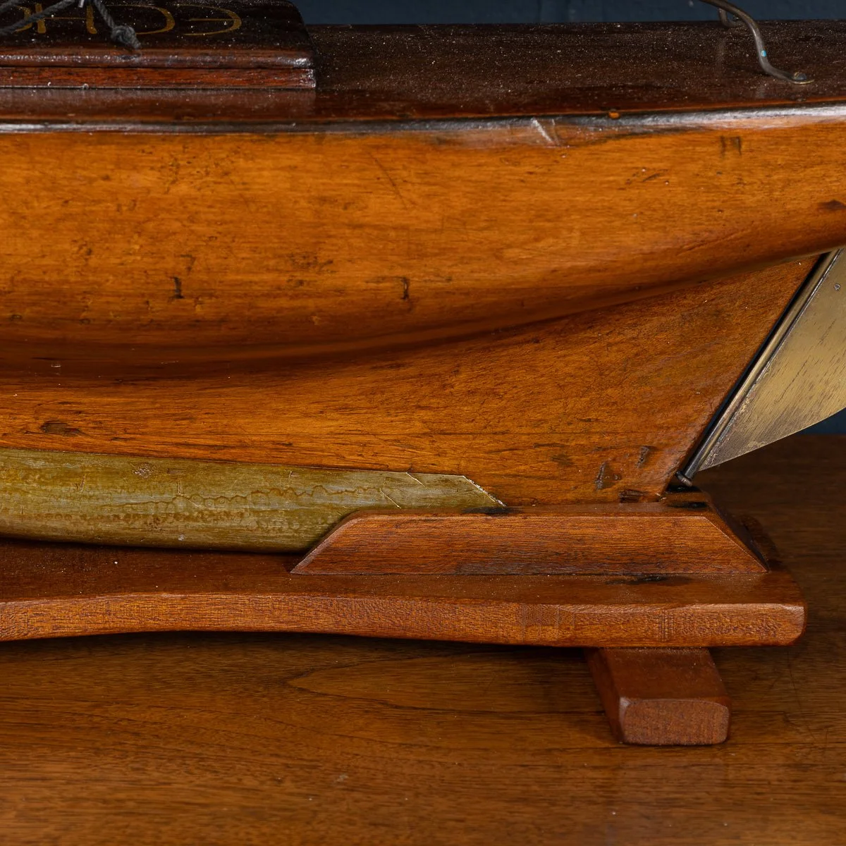 PUSHKINS.COM - B11425 - VINTAGE 20thC ENGLISH GAFF RIGGED %22J CLASS%22 POND YACHT c.1930 - 40.jpg