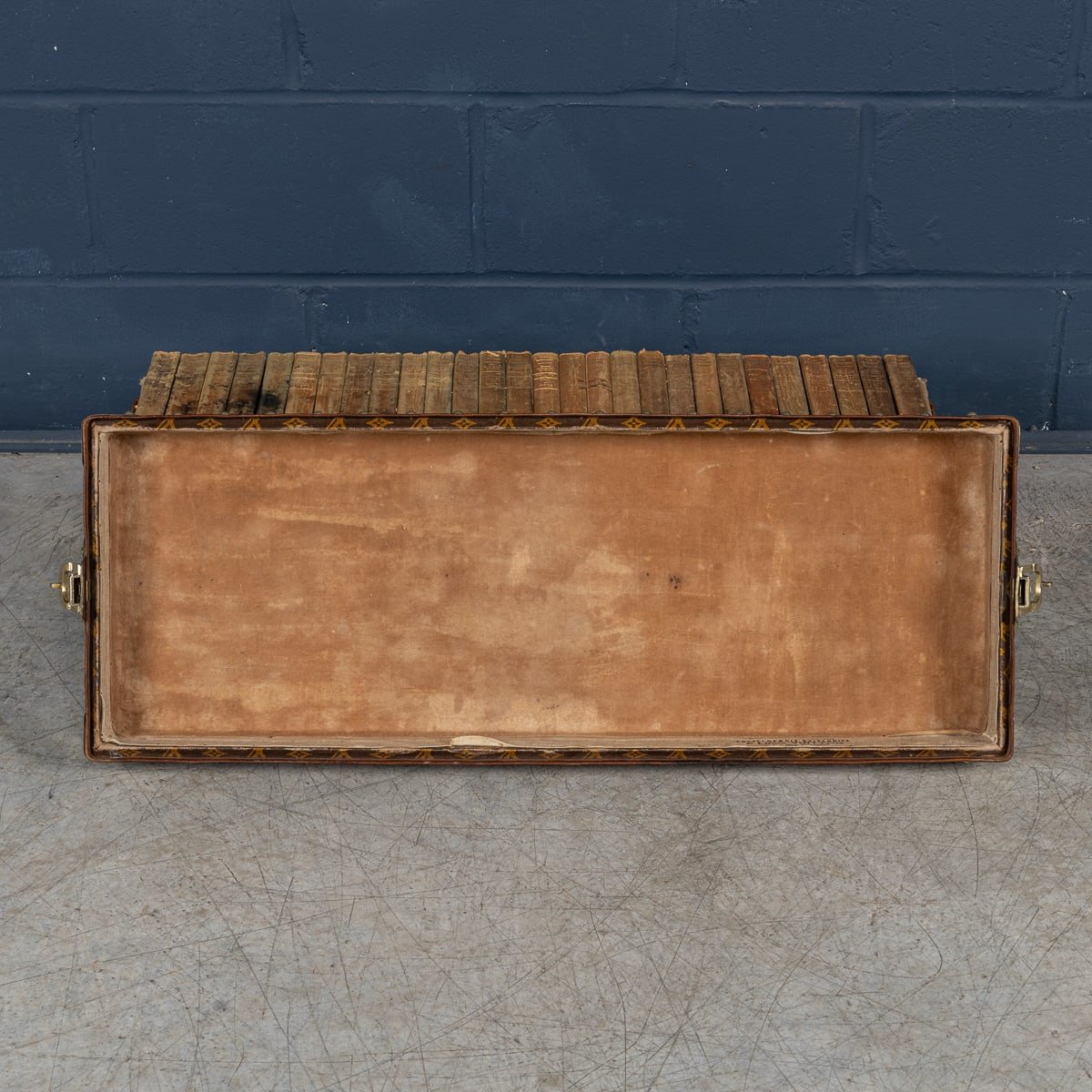 PUSHKINS.COM - B11237wd - 20thC LOUIS VUITTON ENCYCLOPEDIA BRITANNICA TRUNK IN MONOGRAM CANVAS c.1911 - 11.jpg