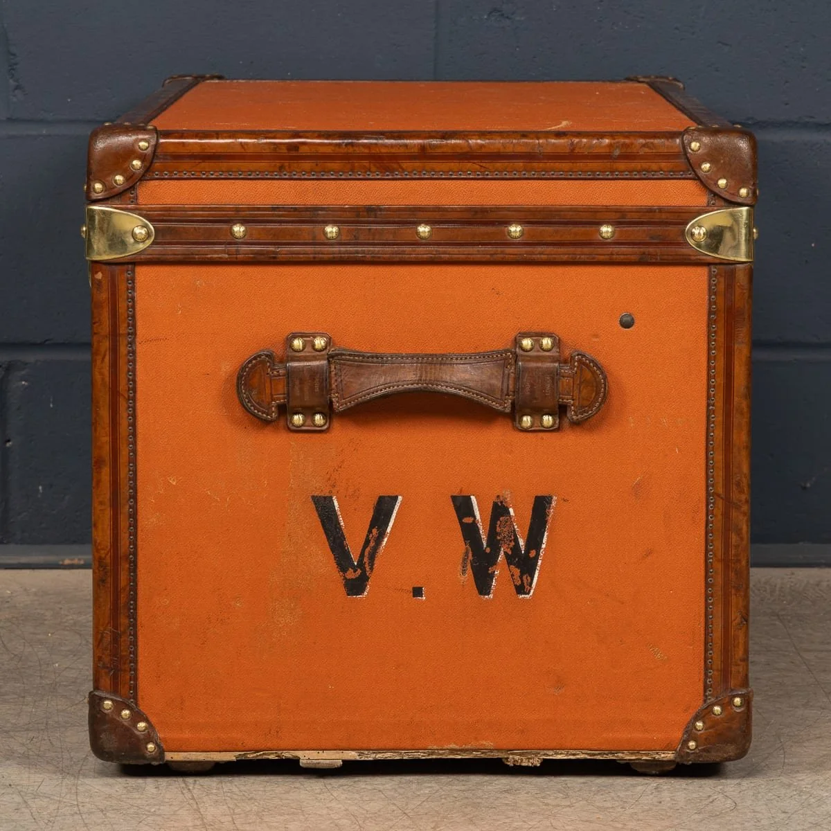 PUSHKINS.COM - B11873 - ANTIQUE 20thC LOUIS VUITTON COURIER TRUNK IN ORANGE VUITTONITE CANVAS c.1905 - 06.jpg