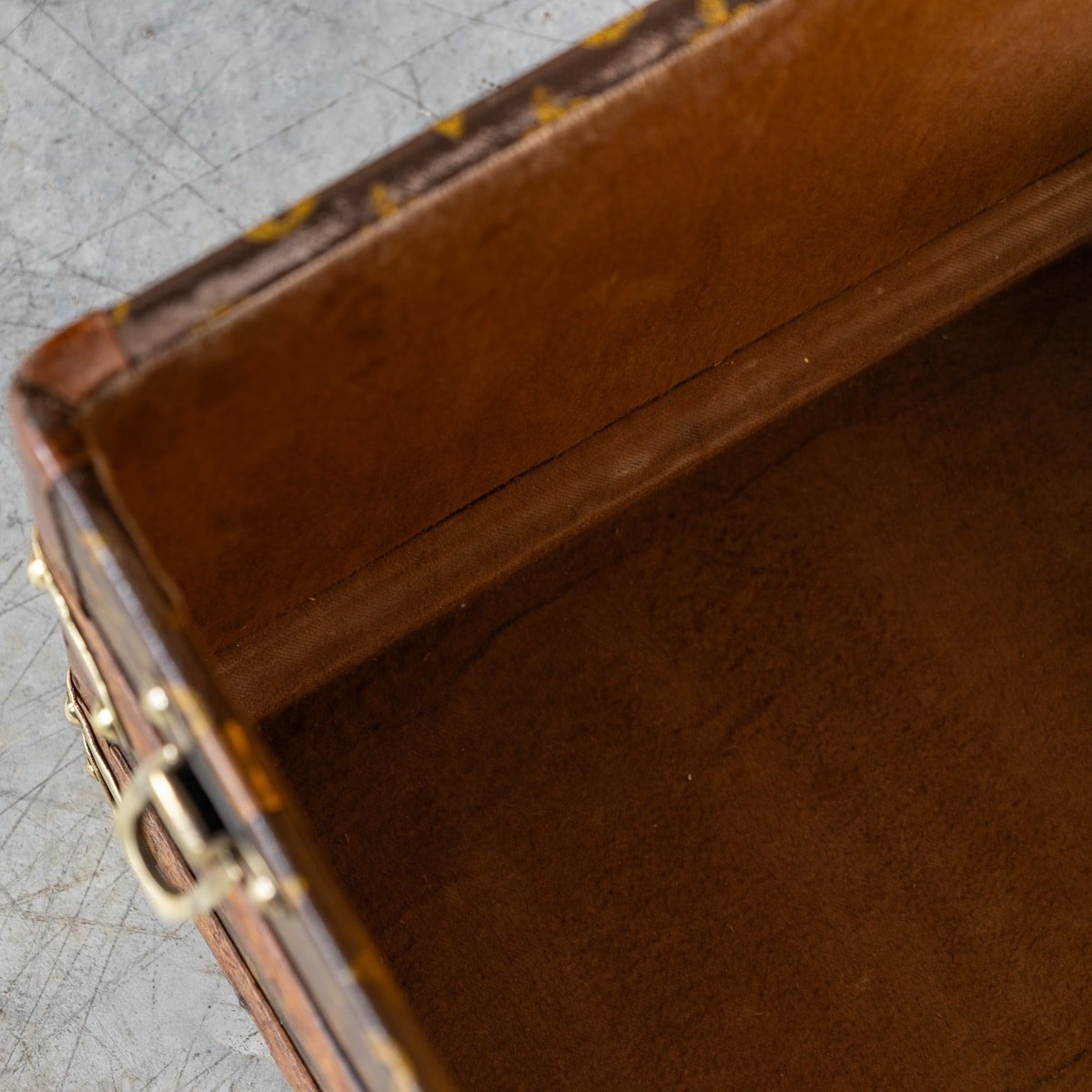 PUSHKIN'S - 20thC LOUIS VUITTON SHOE TRUNK, FRANCE c.1930 - 18.jpg