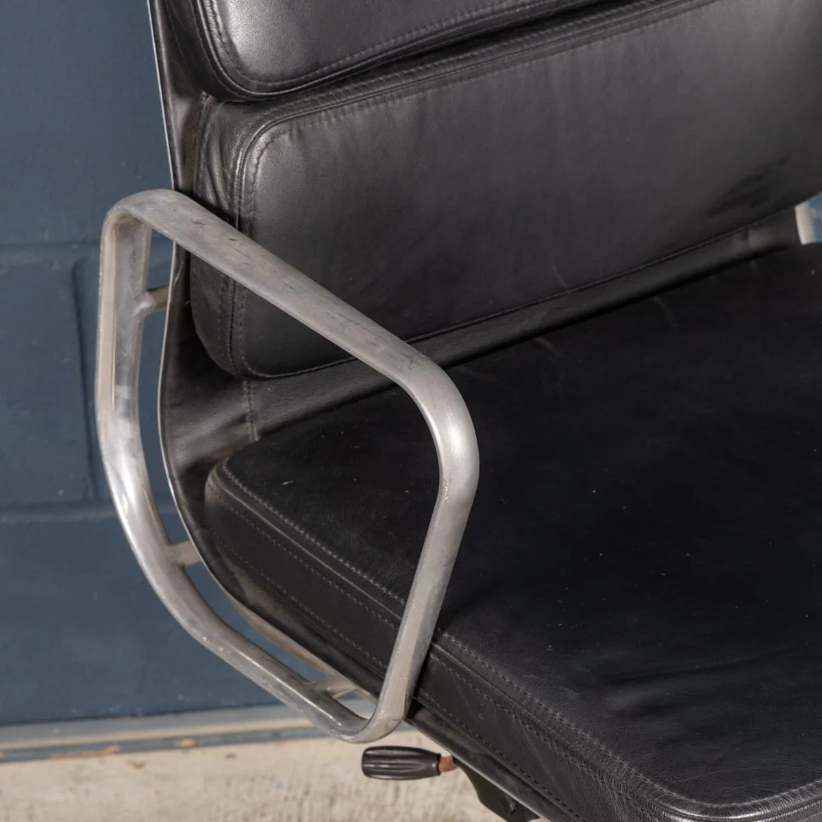 PUSHKINS.COM - B12277d - VINTAGE 20thC EA217 CHAIR IN BLACK LEATHER BY CHARLES & RAY EAMES FOR ICF - 12.jpg