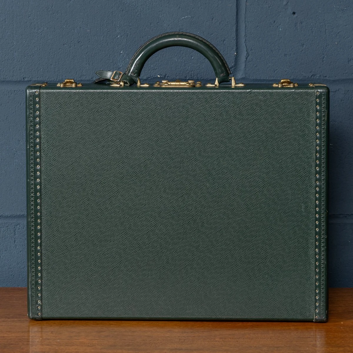 PUSHKINS.COM - B11505 - 20thC LOUIS VUITTON PRESIDENTIAL BRIEFCASE IN GREEN "TAIGA" LEATHER, FRANCE - 09.jpg