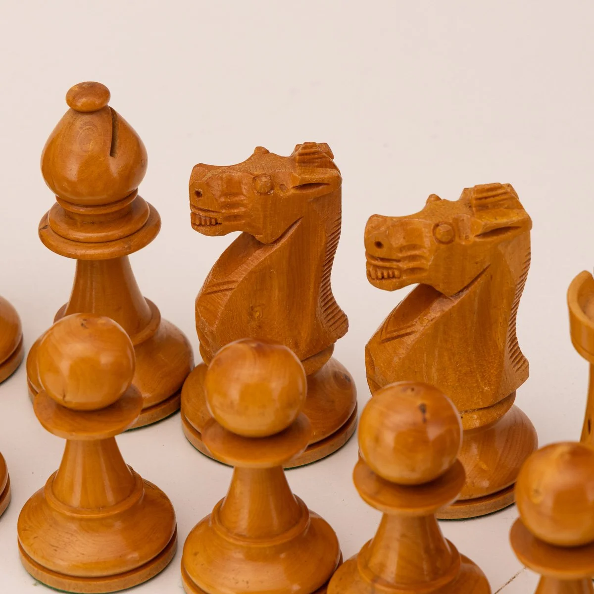 PUSHKINS.COM - Z12167 - ANTIQUE 20thC ENGLISH STAUNTON CASED CHESS SET c.1950 - 14.jpg