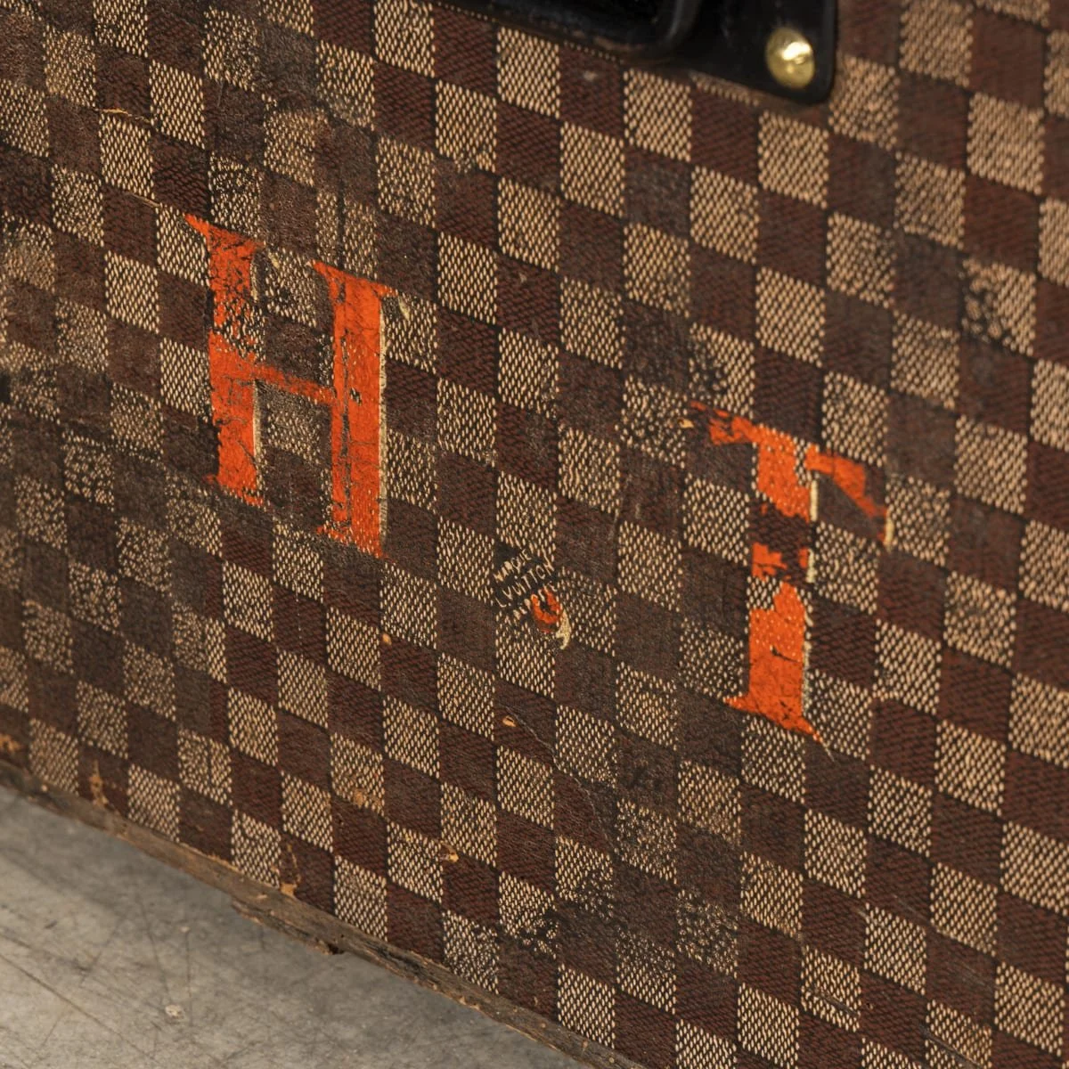 PUSHKINS.COM - B12250 - ANTIQUE 20thC LOUIS VUITTON TRUNK IN DAMIER CANVAS, FRANCE c.1900 - 35.jpg