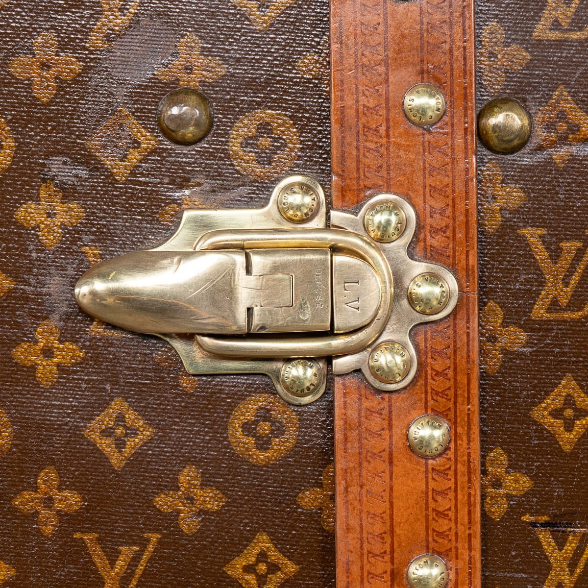 PUSHKINS.COM - B12014 - 20thC LOUIS VUITTON WARDROBE TRUNK IN MONOGRAM CANVAS, FRANCE c.1930 - 37.jpg