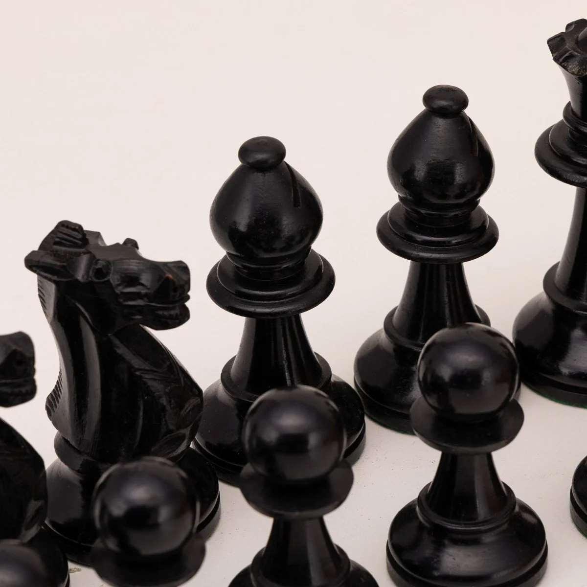 PUSHKINS.COM - Z12167 - ANTIQUE 20thC ENGLISH STAUNTON CASED CHESS SET c.1950 - 08.jpg