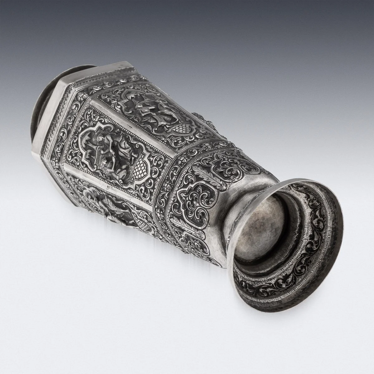 PUSHKINS.COM - DO11786 - ANTIQUE 20thC BURMESE REPOUSSÉ SOLID SILVER "VESSANTARA JATAKA" VASE c.1915 - 08.jpg