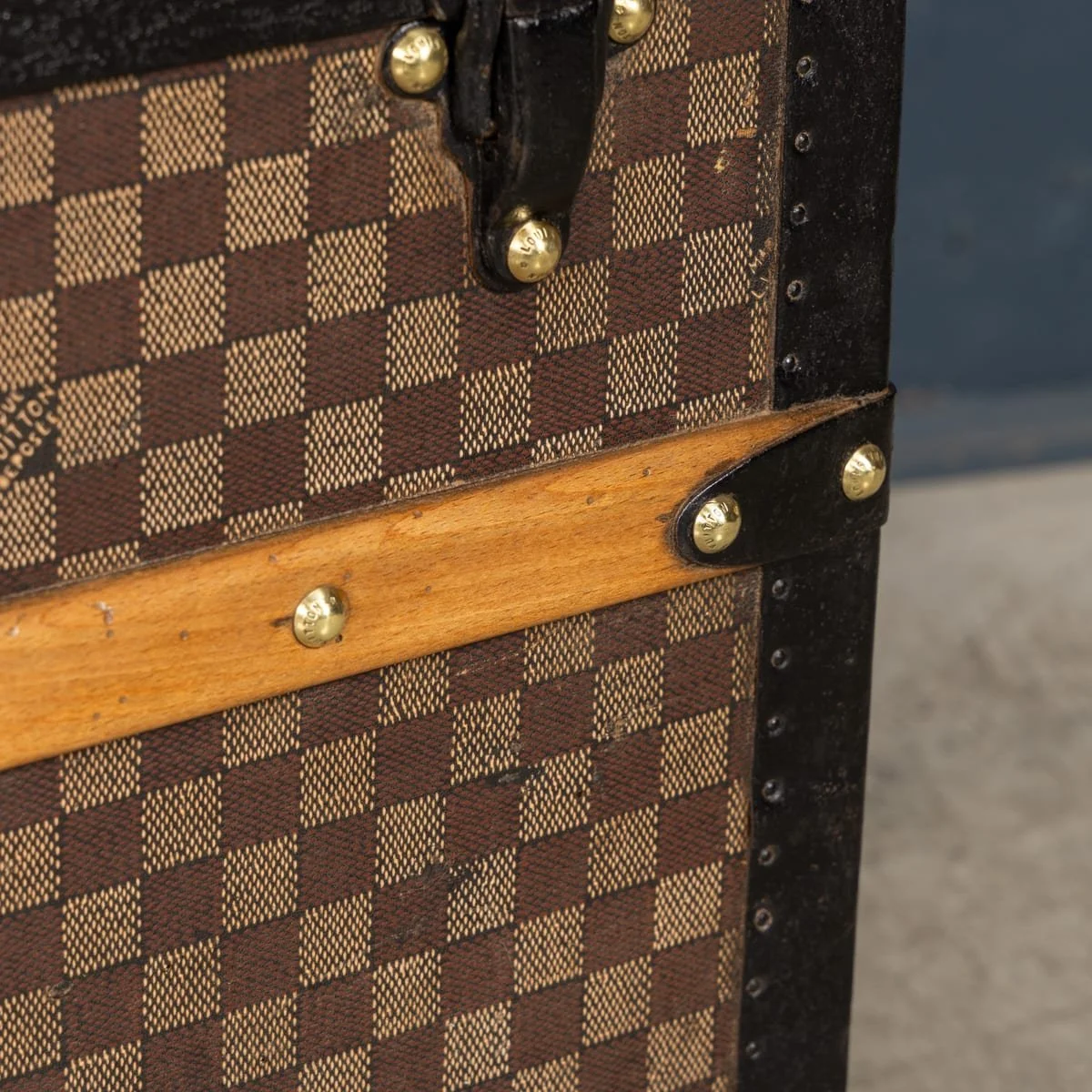 PUSHKINS.COM - B12250 - ANTIQUE 20thC LOUIS VUITTON TRUNK IN DAMIER CANVAS, FRANCE c.1900 - 26.jpg