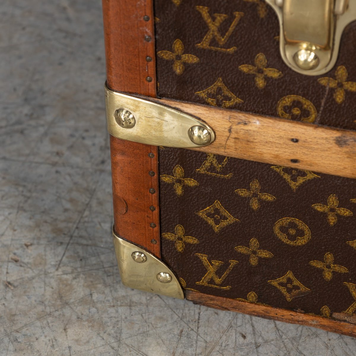 PUSHKINS.COM - B11270 - 20thC LOUIS VUITTON CABIN TRUNK IN MONOGRAM CANVAS, FRANCE c.1930 - 27.jpg