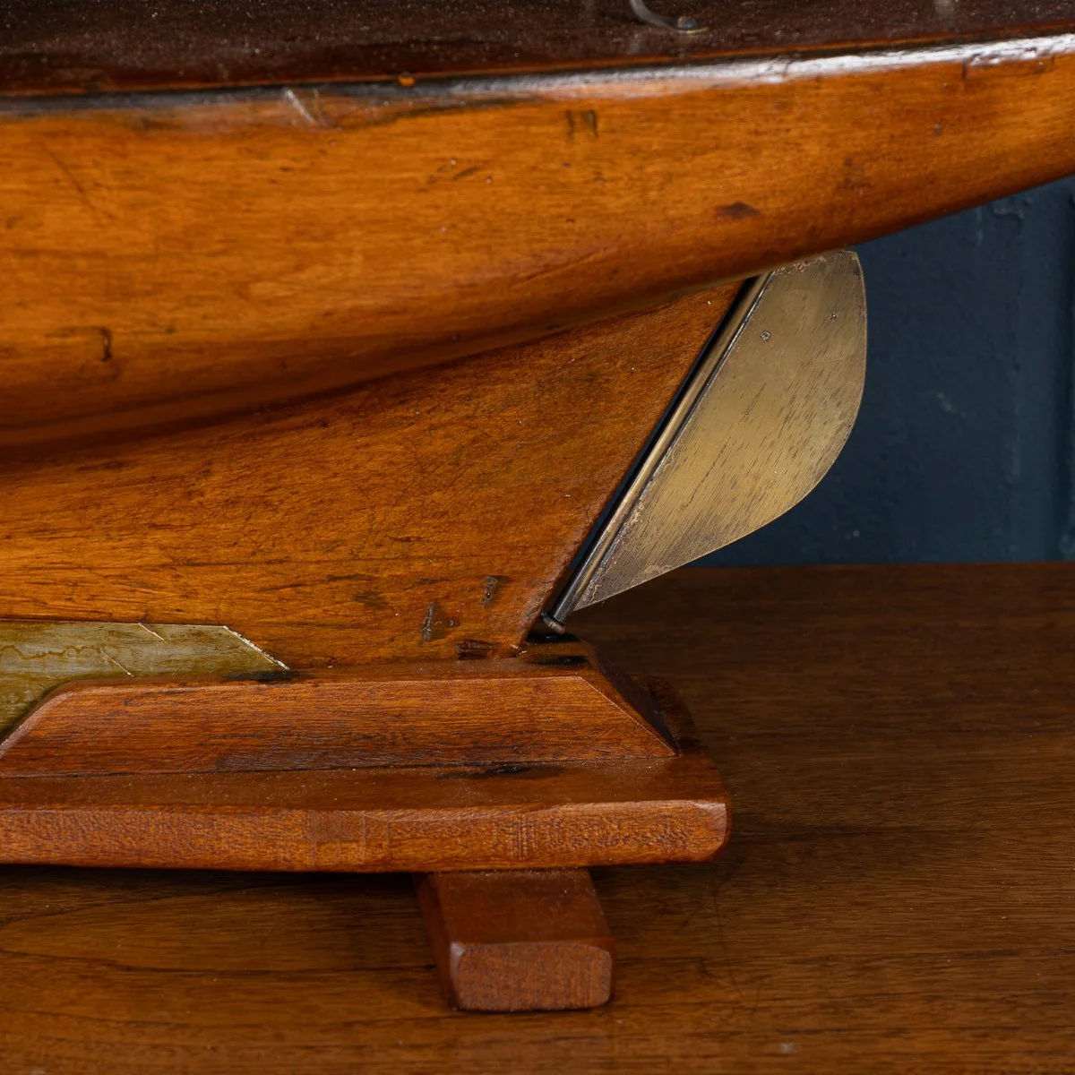 PUSHKINS.COM - B11425 - VINTAGE 20thC ENGLISH GAFF RIGGED %22J CLASS%22 POND YACHT c.1930 - 37.jpg