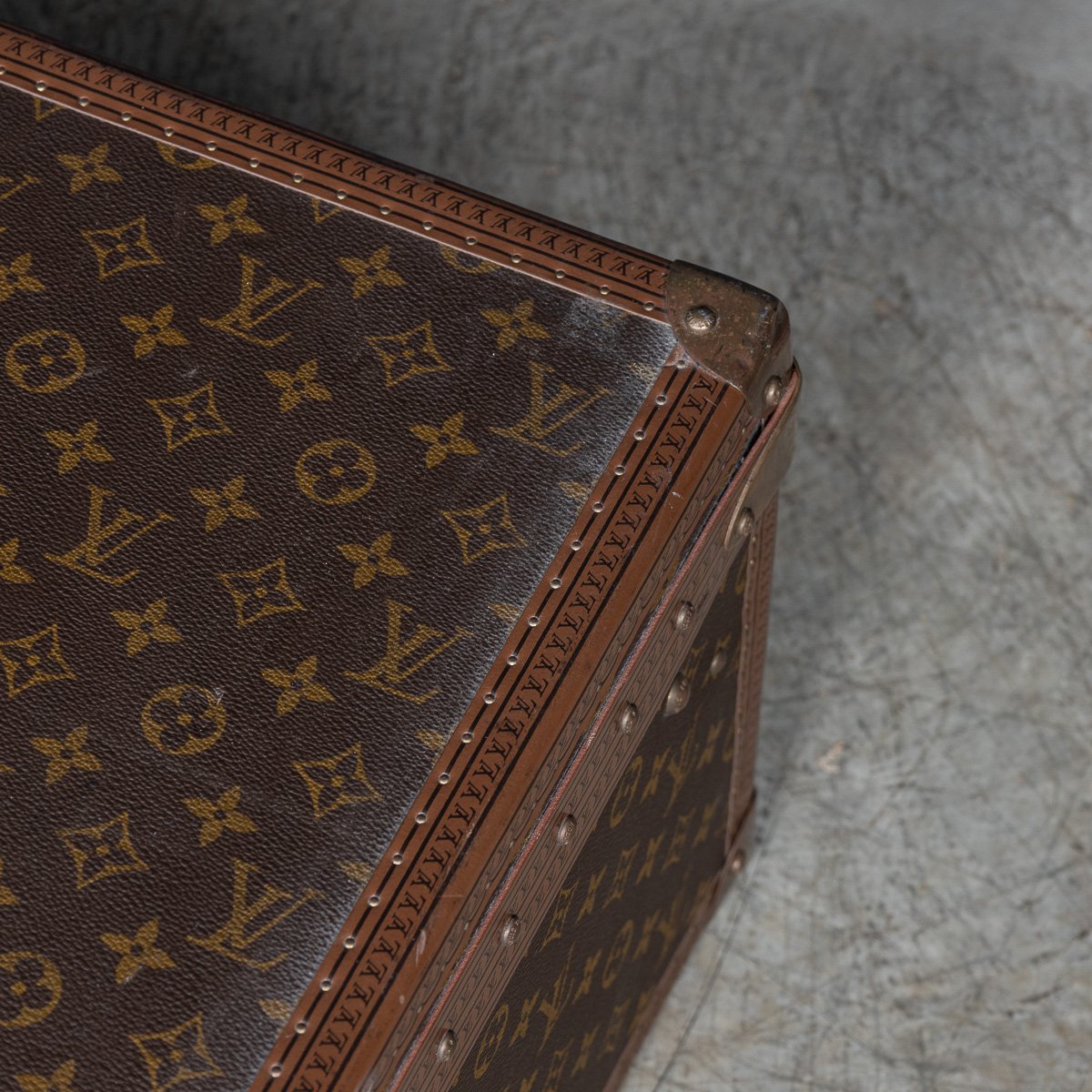 PUSHKINS.COM - B11399 - 20thC LOUIS VUITTON SUITCASE IN MONOGRAM CANVAS, FRANCE - 24.jpg