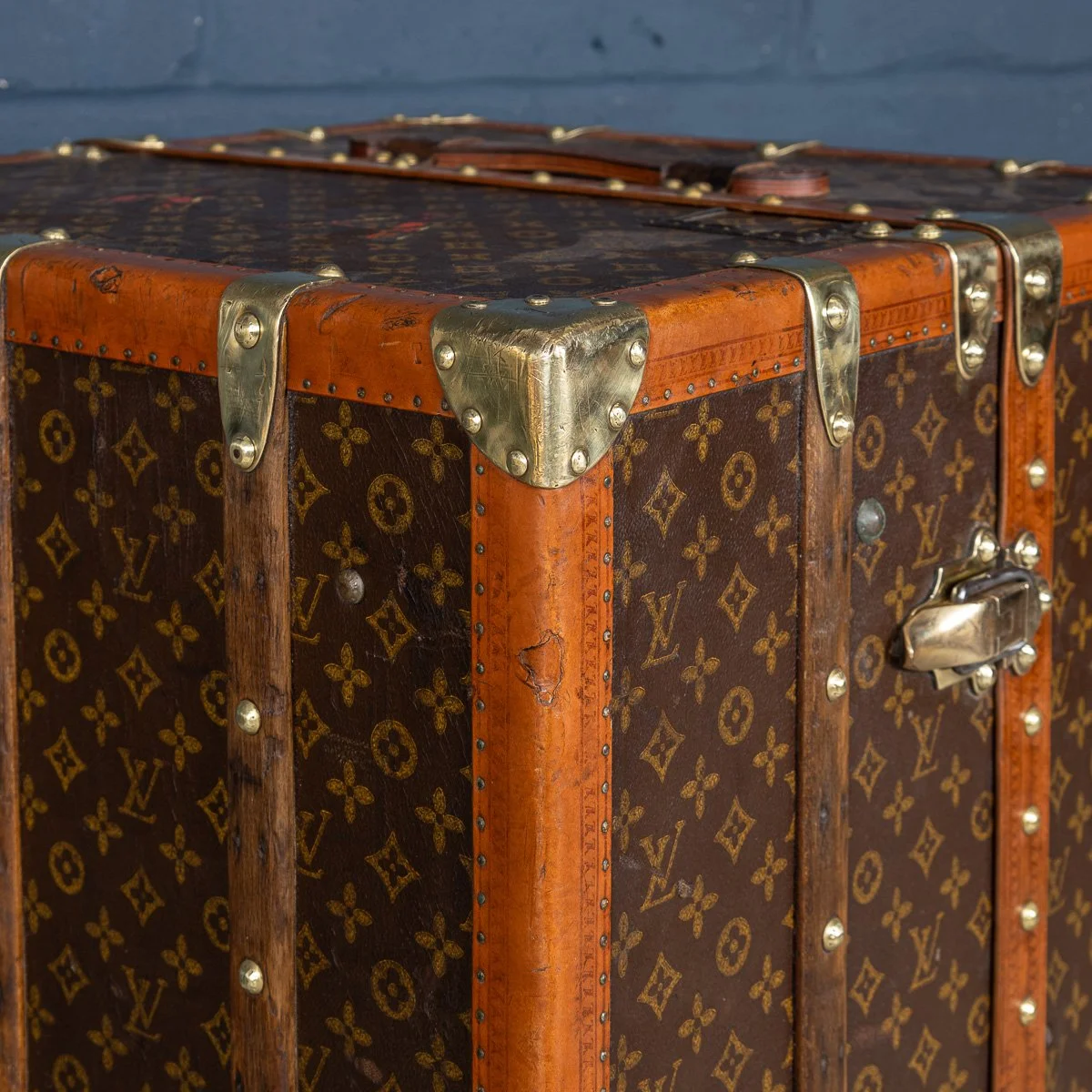 PUSHKINS.COM - B11504d - ANTIQUE 20thC LOUIS VUITTON HAT TRUNK IN WOVEN CANVAS, FRANCE c.1890 - 46.jpg