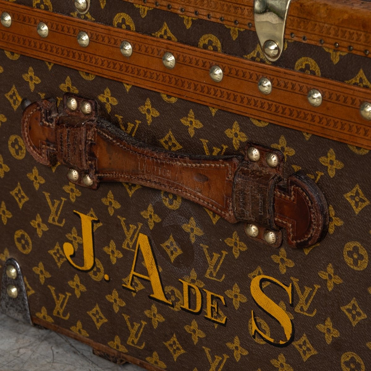 PUSHKINS.COM - B11233d - 20thC LOUIS VUITTON CABIN TRUNK IN MONOGRAM CANVAS, FRANCE c.1930 - 29.jpg