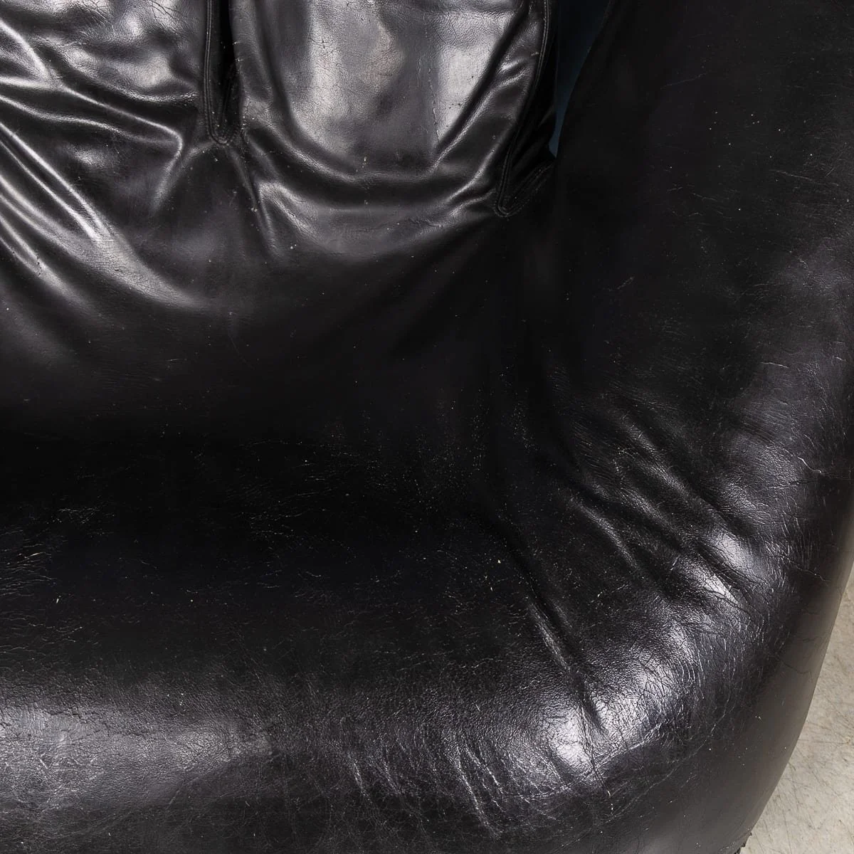 PUSHKINS.COM - B12043d - A 20thC "JOE" ARMCHAIR BY JONATHAN DE PAS, DONATO D'URBINO AND PAOLO LOMAZZI - 18.jpg