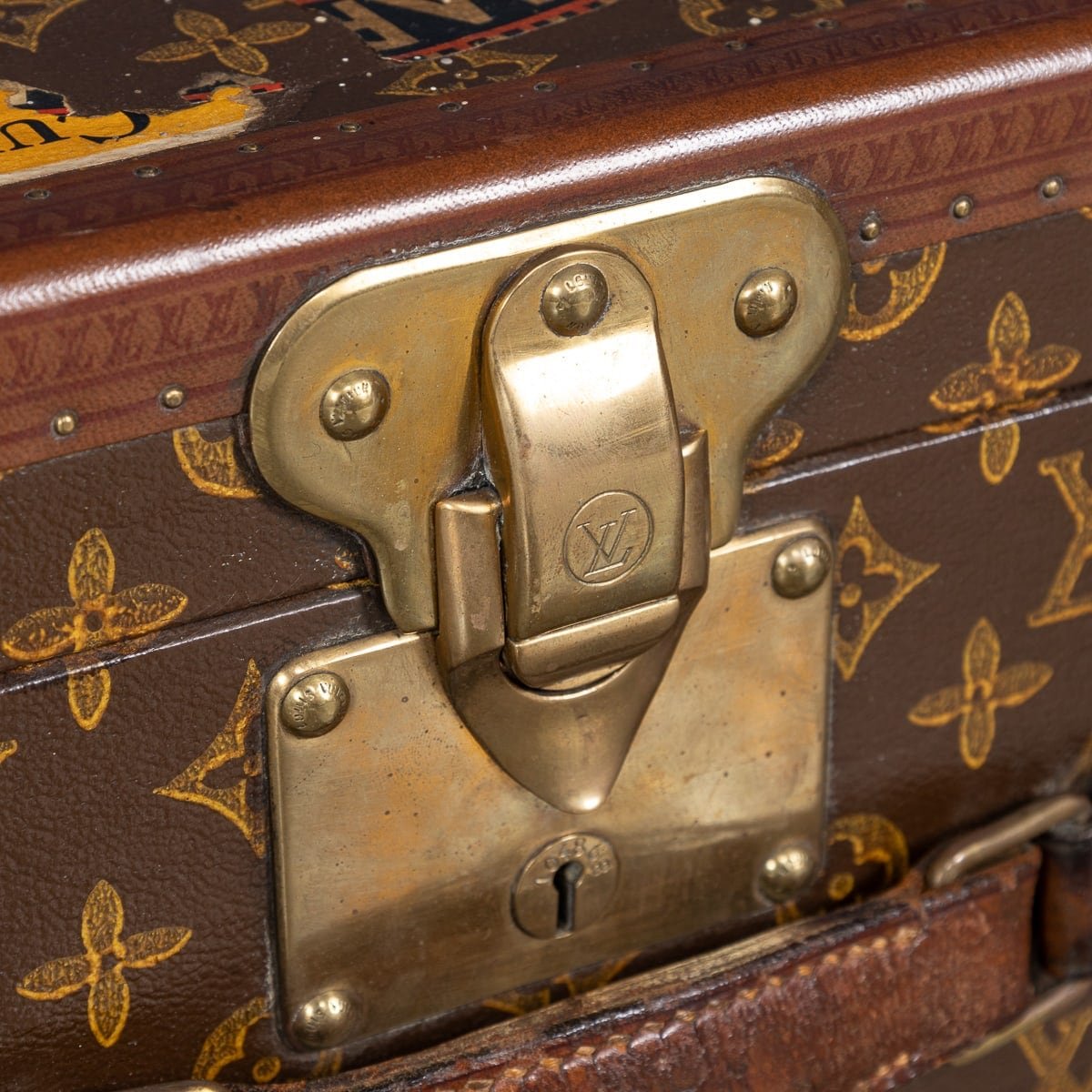 PUSHKINS.COM - B11235d - 20thC LOUIS VUITTON HAT CASE IN MONOGRAM CANVAS, CONVERTED INTO A HUMIDOR c.1950 - 17.jpg