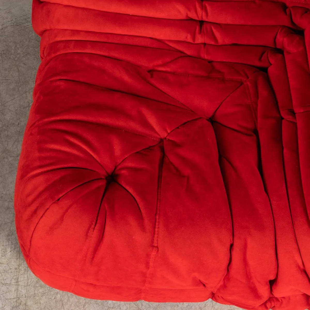PUSHKINS.COM - B12281 - A 21st CENTURY RED "TOGO" CORNER SOFA BY MICHEL DUCAROY FOR LIGNE ROSET FRANCE - 09.jpg
