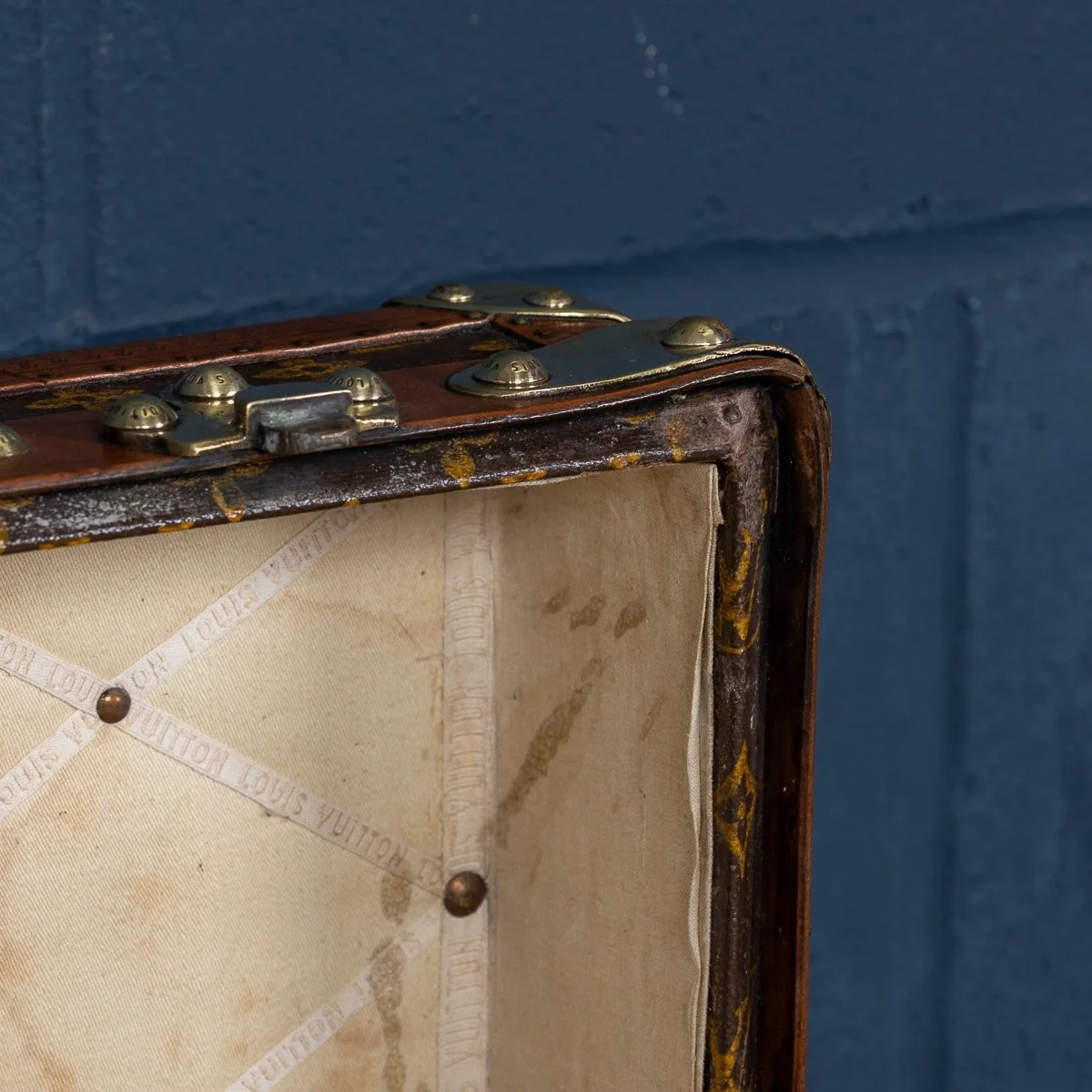 PUSHKIN'S - ANTIQUE 20thC LOUIS VUITTON HAT TRUNK IN MONOGRAM CANVAS, PARIS c.1920 - 15.jpg