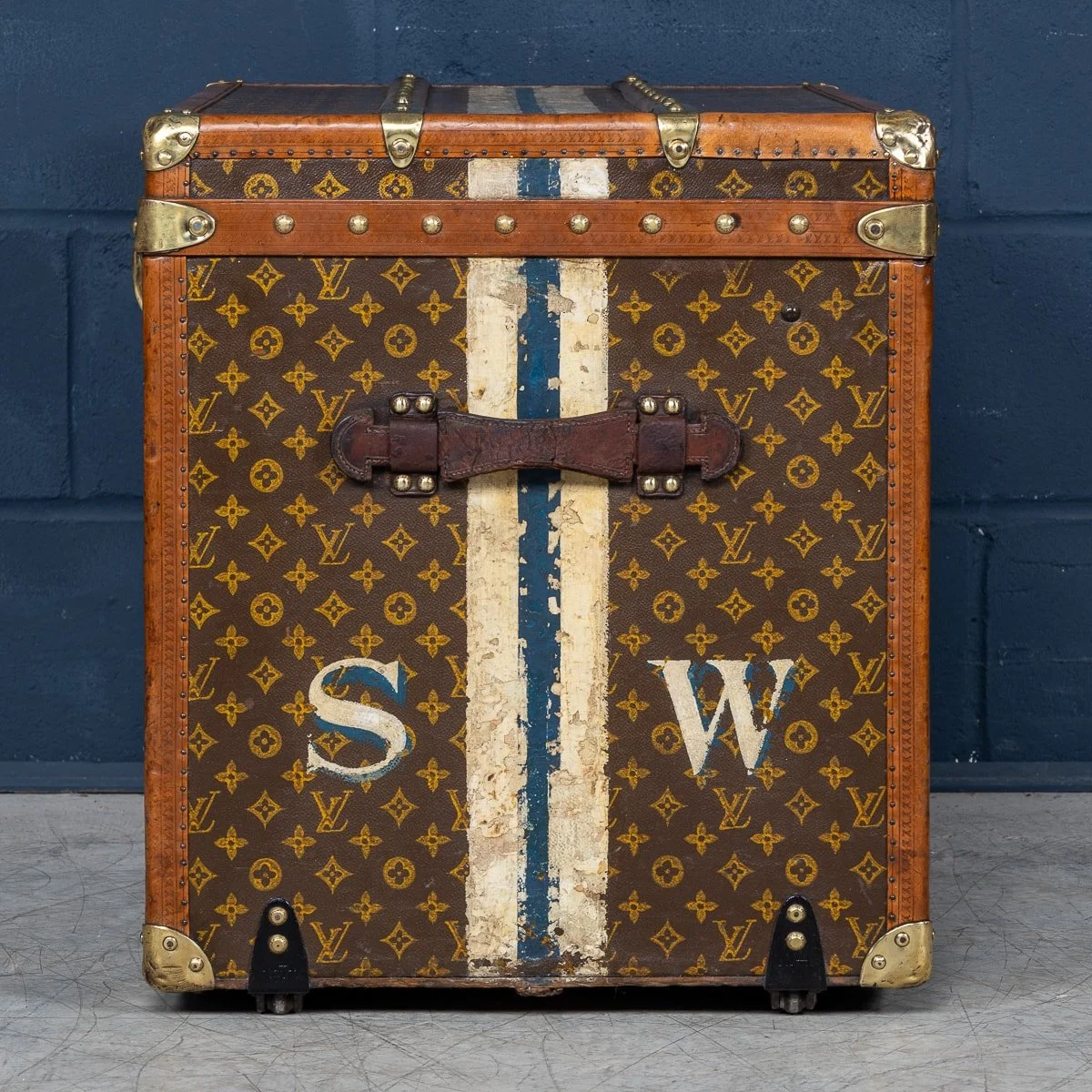 PUSHKIN'S - ANTIQUE 20thC LOUIS VUITTON HAT TRUNK IN MONOGRAM CANVAS, PARIS c.1920 - 5.jpg