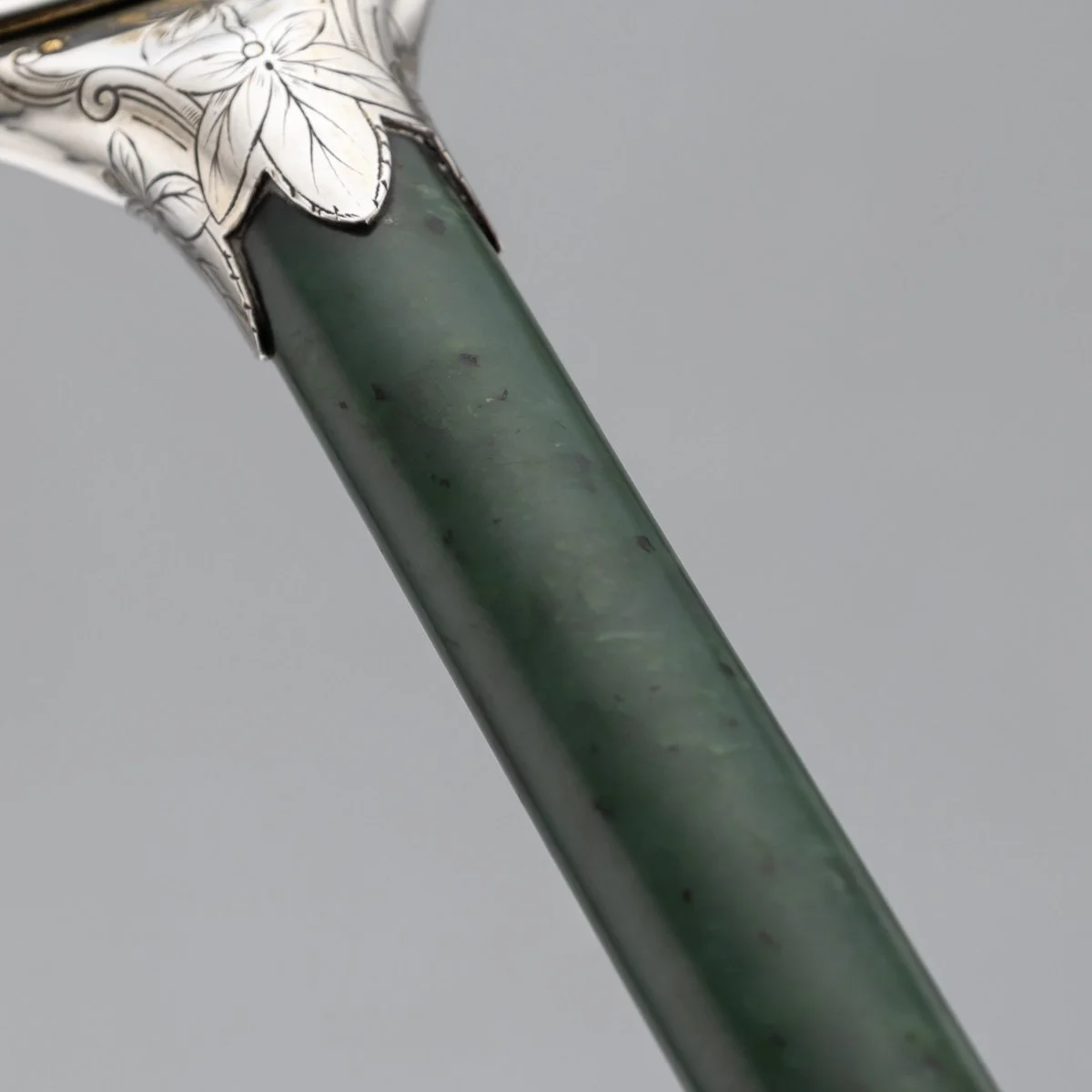 PUSHKINS.COM - A00127 - ANTIQUE 19thC ORIENTAL STYLE SOLID SILVER & SPINACH JADE MAGNIFYING GLASS c.1880 - 17.jpg