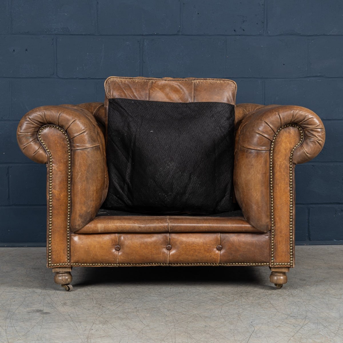 PUSHKINS.COM - B11240 - VINTAGE 20thC ENGLISH BROWN LEATHER CHESTERFIELD ARMCHAIR BY HALO - 08.jpg