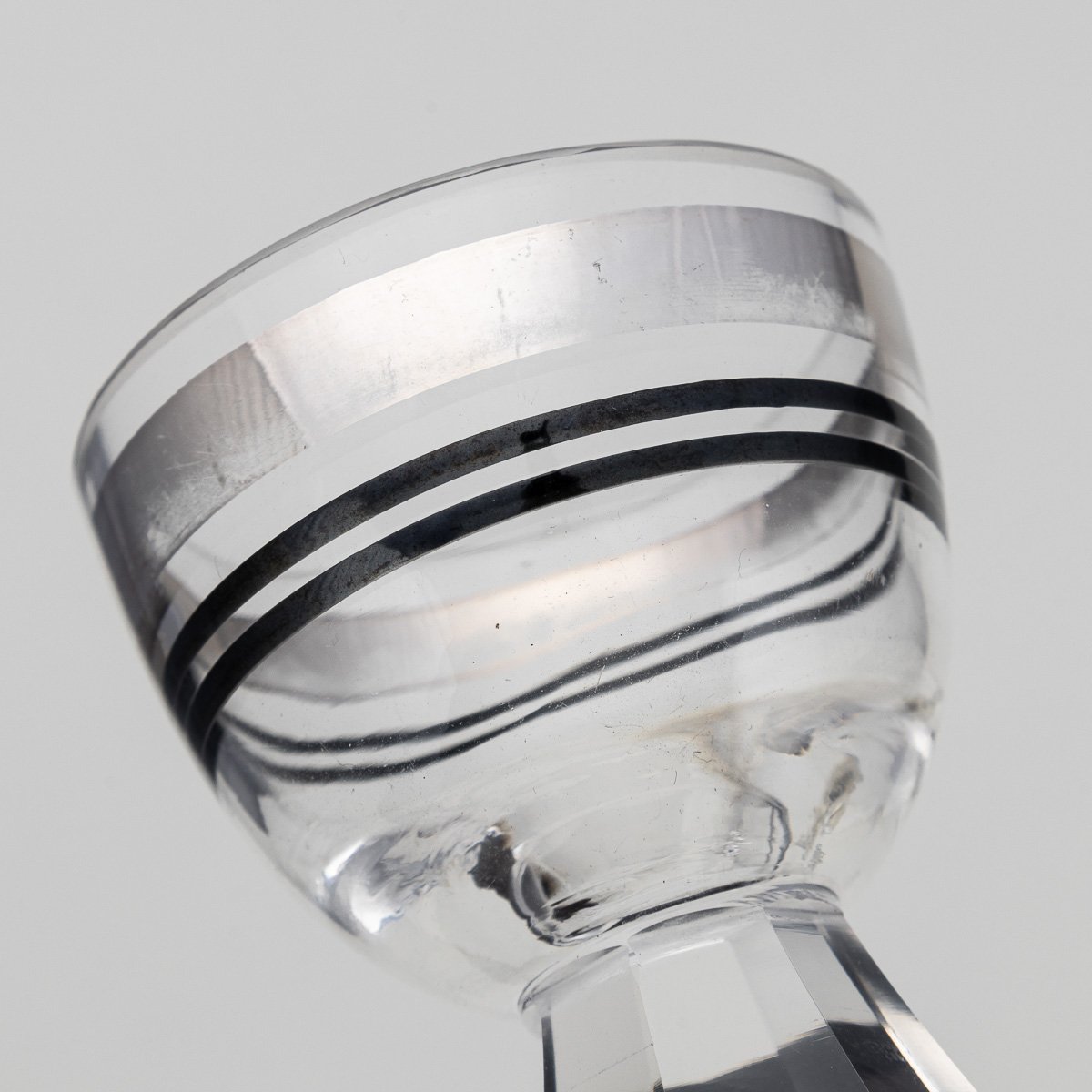 PUSHKINS.COM - D11169 - STYLISH 20thC ETCHED GLASS HORSESHOE SHAPE DECANTER & SIX GLASSES c.1950 - 20.jpg