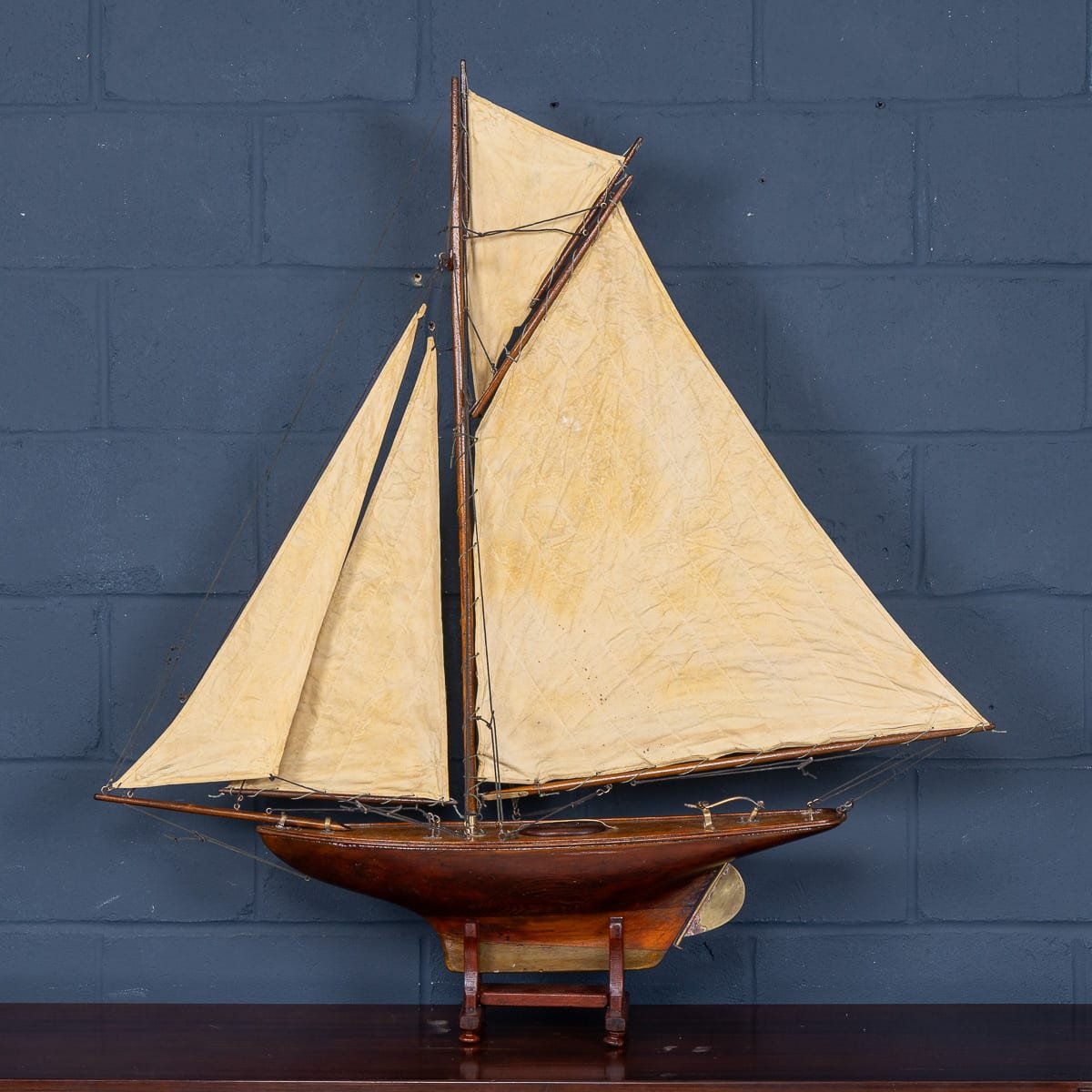 PUSHKINS.COM - B12033 - VINTAGE 20thC ENGLISH CARVED HULL POND YACHT c.1930 - 04.jpg