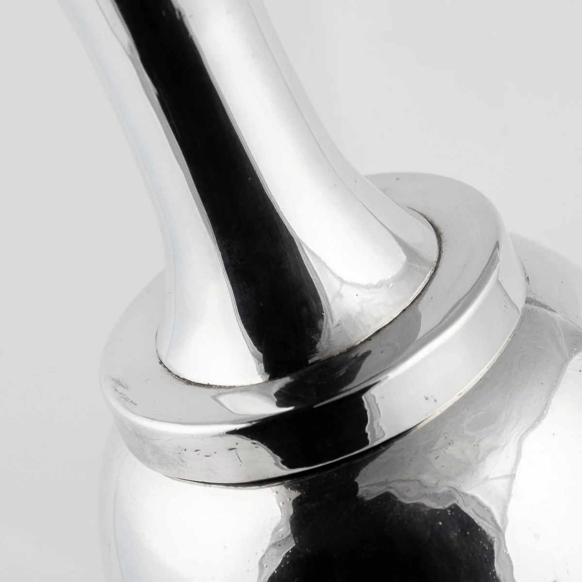 PUSHKINS.COM - B11420 - NOVELTY 20thC SILVER PLATED %22BELL-FORM%22 COCKTAIL SHAKER, HUKIN & HEATH c.1930 - 11.jpg