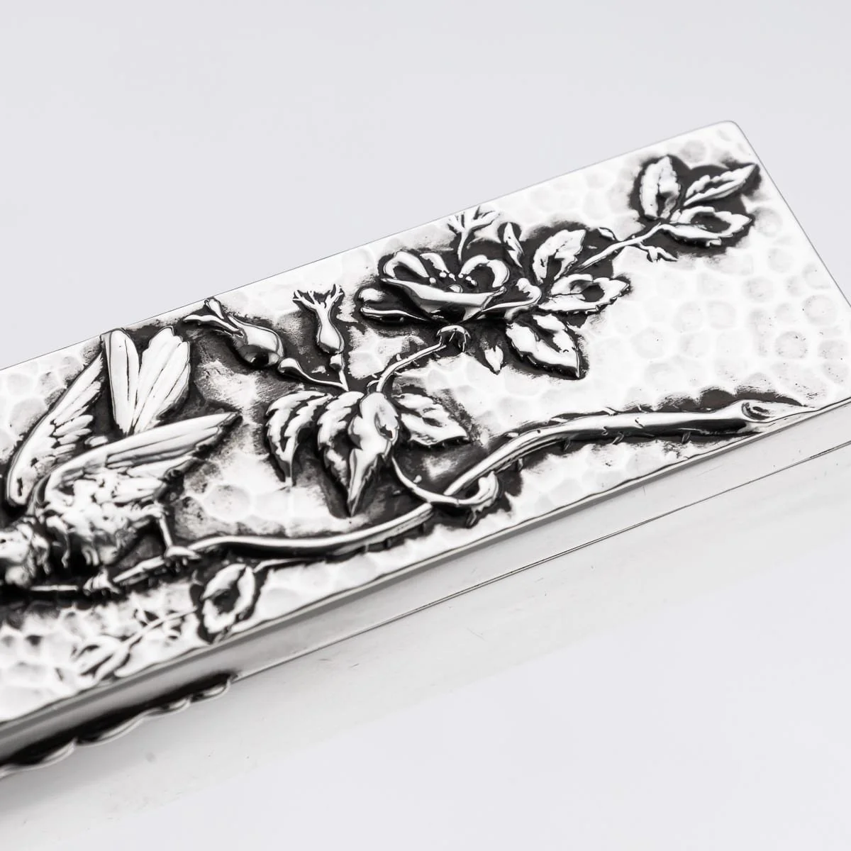 PUSHKINS.COM - J11493 - ANTIQUE 19thC ENGLISH SOLID SILVER JAPANESQUE STYLE RING BOX c.1876 - 10.jpg