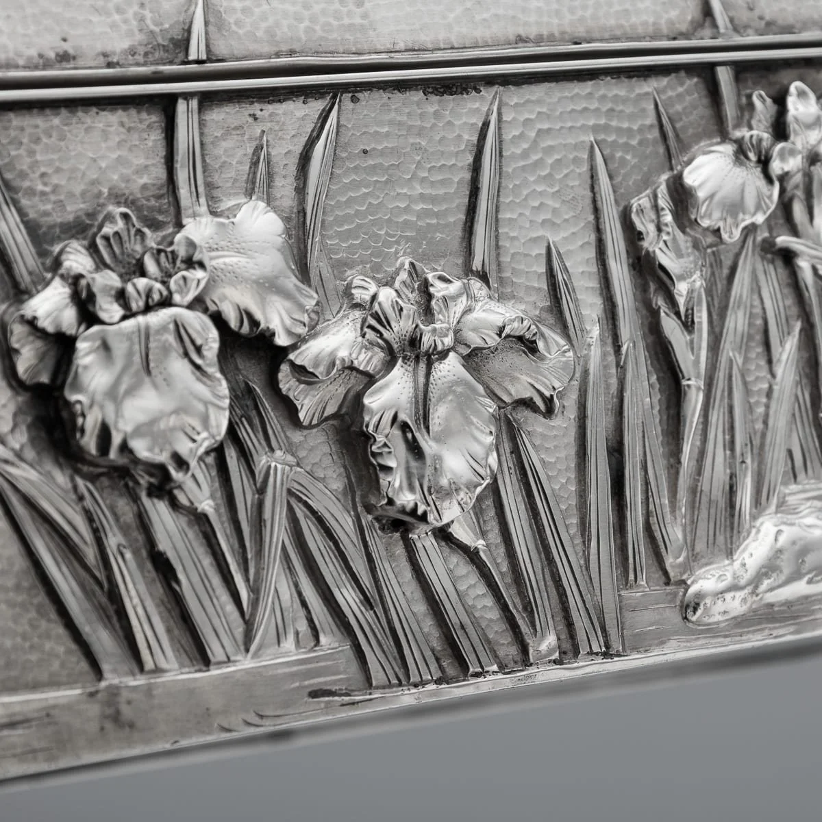 PUSHKINS.COM - A00102 - ANTIQUE 20thC JAPANESE MEIJI SOLID SILVER IRIS FLOWER CIGAR BOX, ZUAN c.1900 - 21.jpg