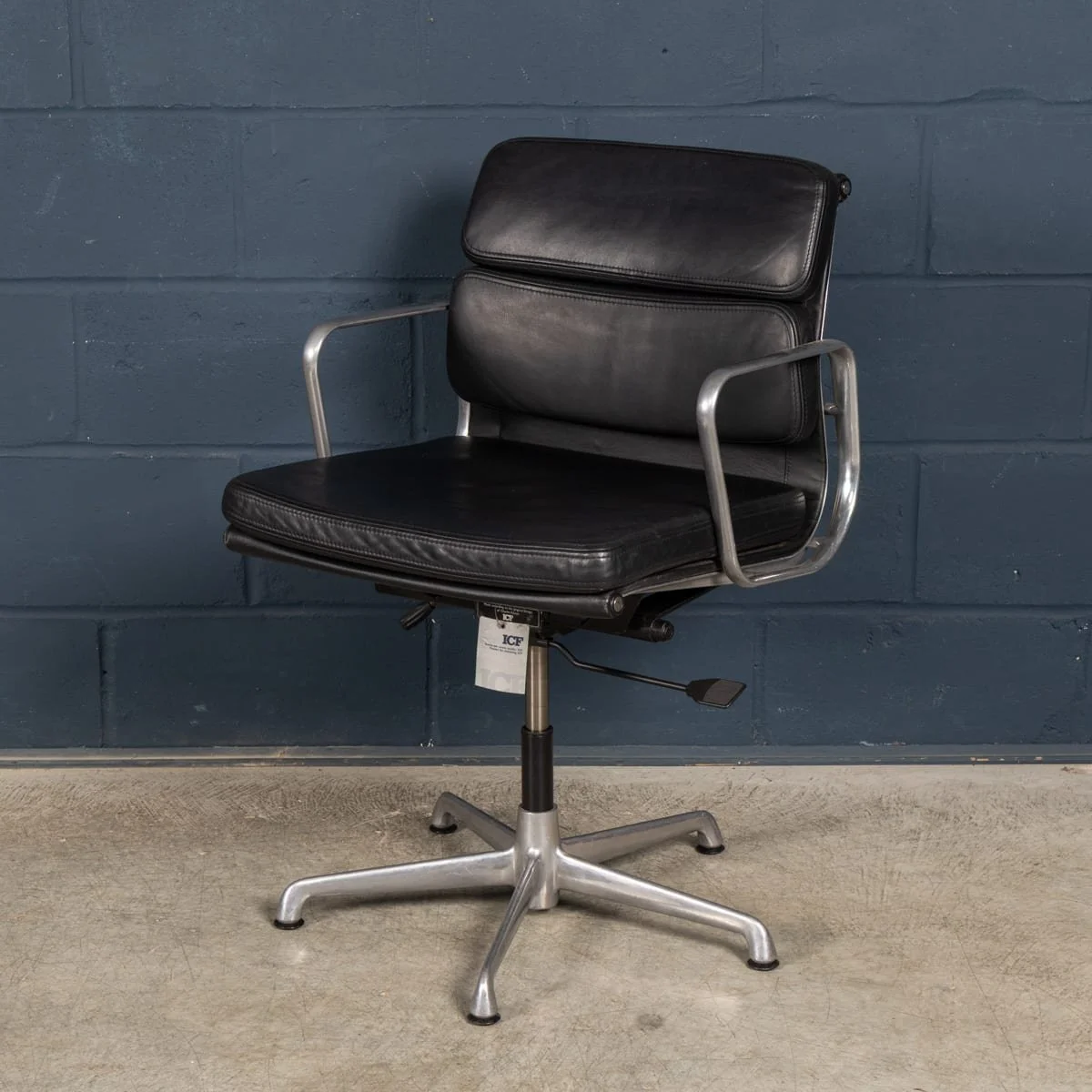 PUSHKINS.COM - B12278d - VINTAGE 20thC EA217 CHAIR IN BLACK LEATHER BY CHARLES & RAY EAMES FOR ICF - 03.jpg