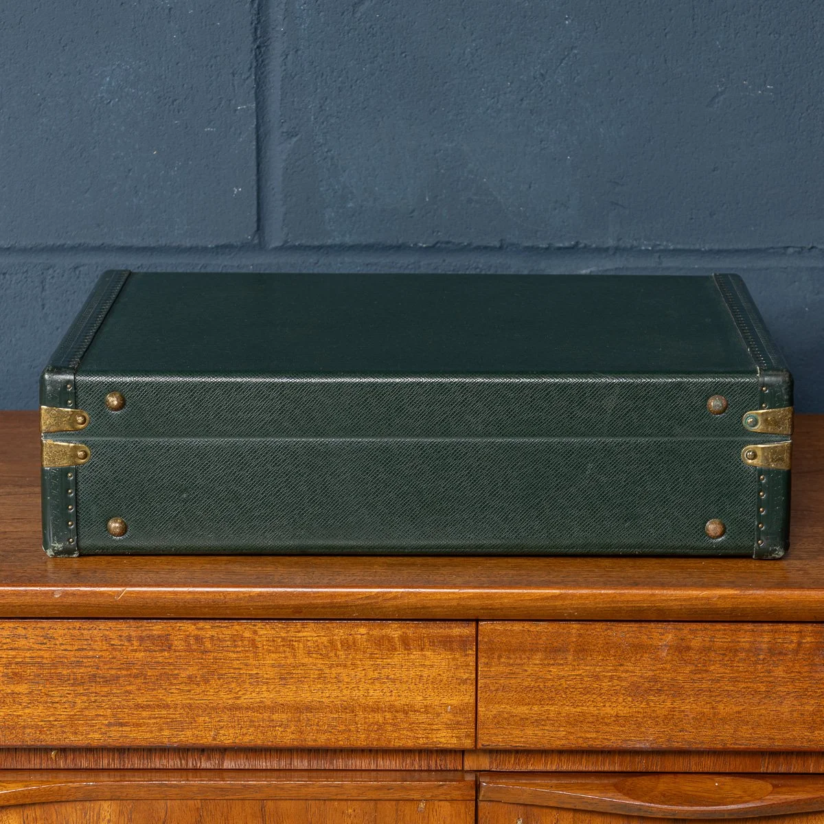 PUSHKINS.COM - B11505 - 20thC LOUIS VUITTON PRESIDENTIAL BRIEFCASE IN GREEN "TAIGA" LEATHER, FRANCE - 06.jpg