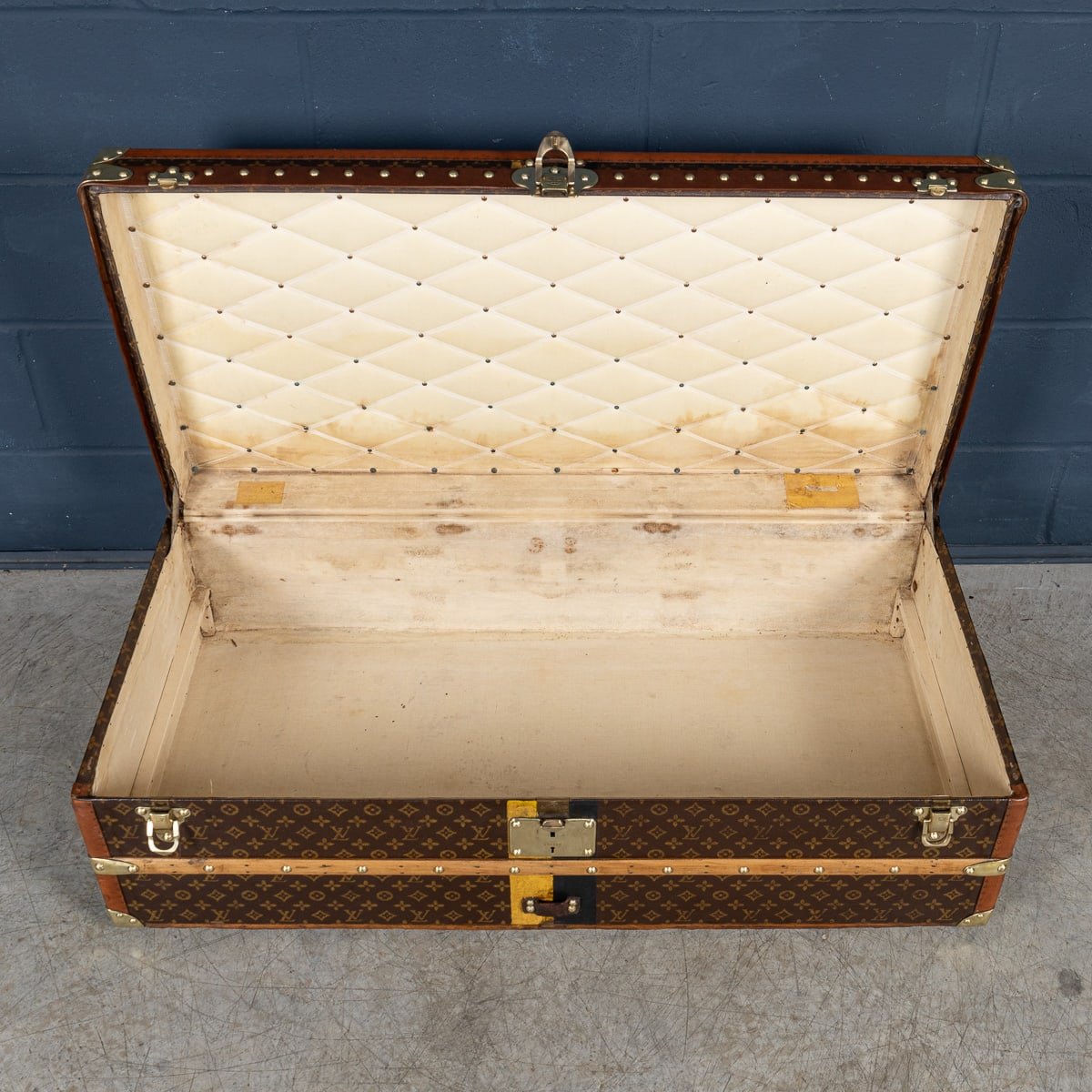 PUSHKINS.COM - B11270 - 20thC LOUIS VUITTON CABIN TRUNK IN MONOGRAM CANVAS, FRANCE c.1930 - 10.jpg