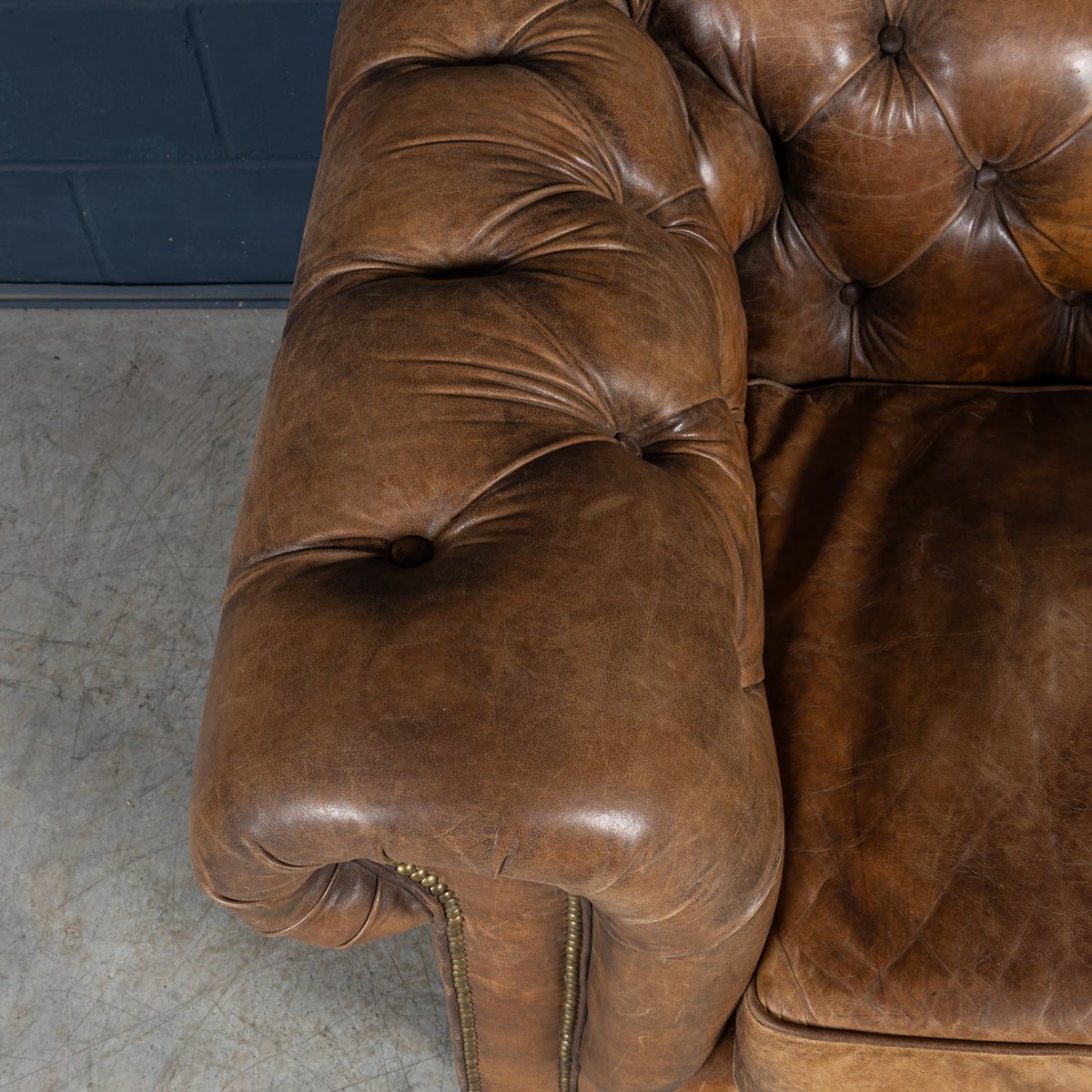 PUSHKINS.COM - B11240 - VINTAGE 20thC ENGLISH BROWN LEATHER CHESTERFIELD ARMCHAIR BY HALO - 14.jpg