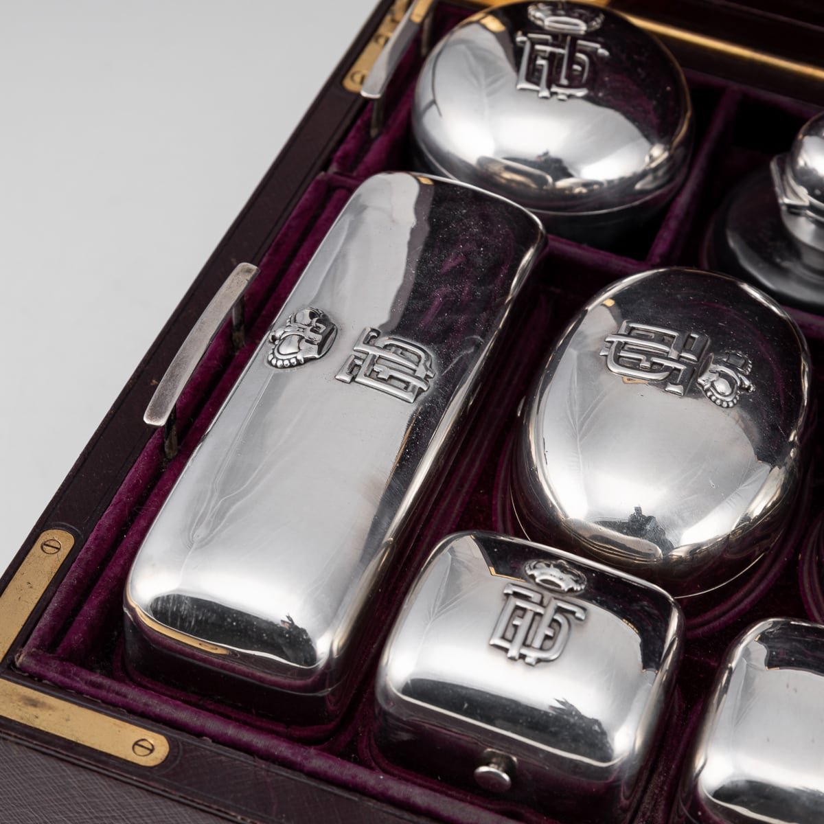 PUSHKIN'S - ANTIQUE 19thC VICTORIAN SILVER GENTLEMAN'S VANITY CASE, WILLIAM LEUCHARS c.1881 - 7.jpg