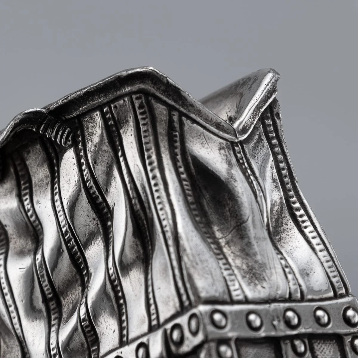 PUSHKINS.COM - J11896 - 20thC ENGLISH SOLID SILVER 'DOCTORS CASE' MATCH STRIKER VESTA, BIRMINGHAM c.1930 - 12.jpg